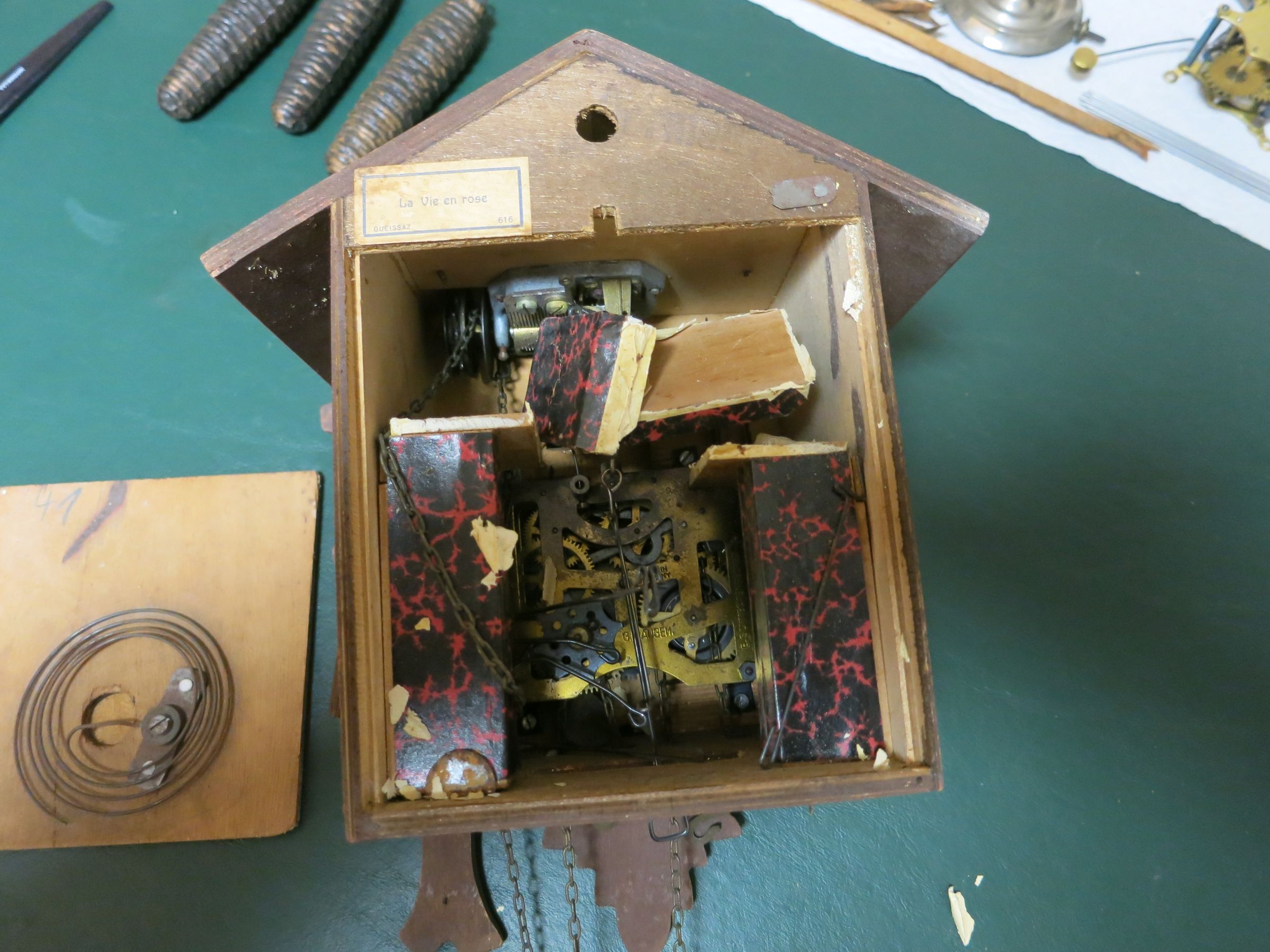 Cuckoo Clock Bellows Clips for Storage or Shipping 5 Steps