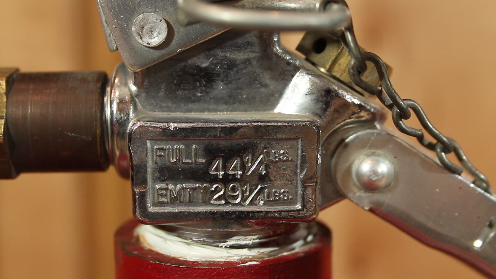 How to Make Dry Ice With a Fire Extinguisher! 5 Steps (with