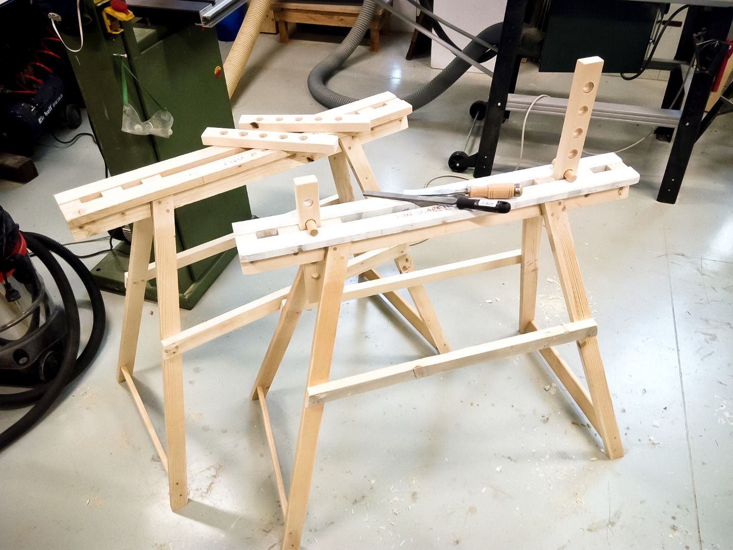 Adjustable Wood Sawhorse : 14 Steps 