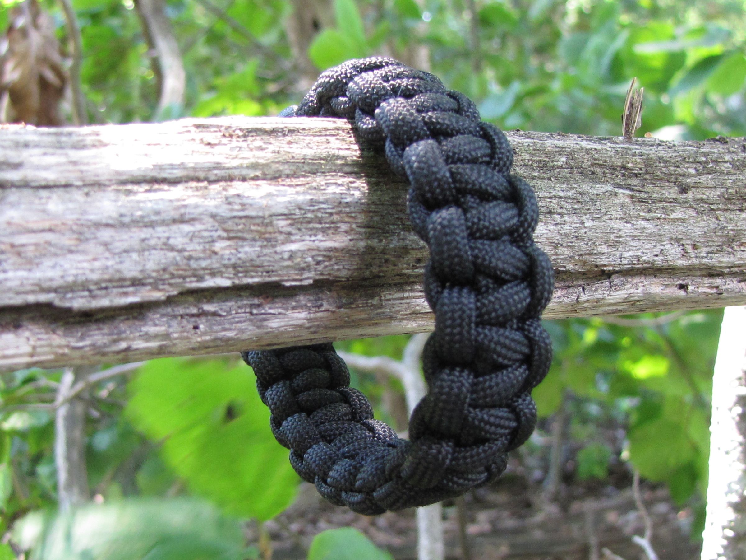 How to Make a Single Color Survival Bracelet/paracord Bracelet With