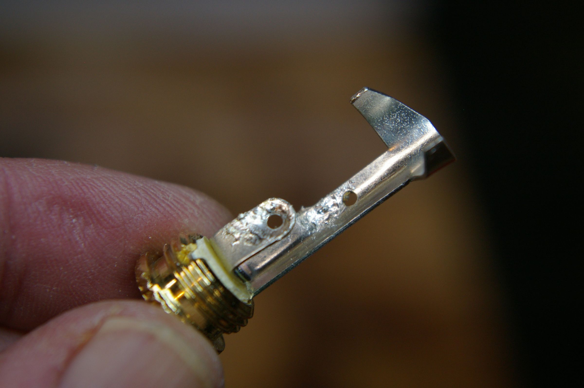 How to Fix, Repair or Make a 1/4" Inch Guitar Cable 8 Steps