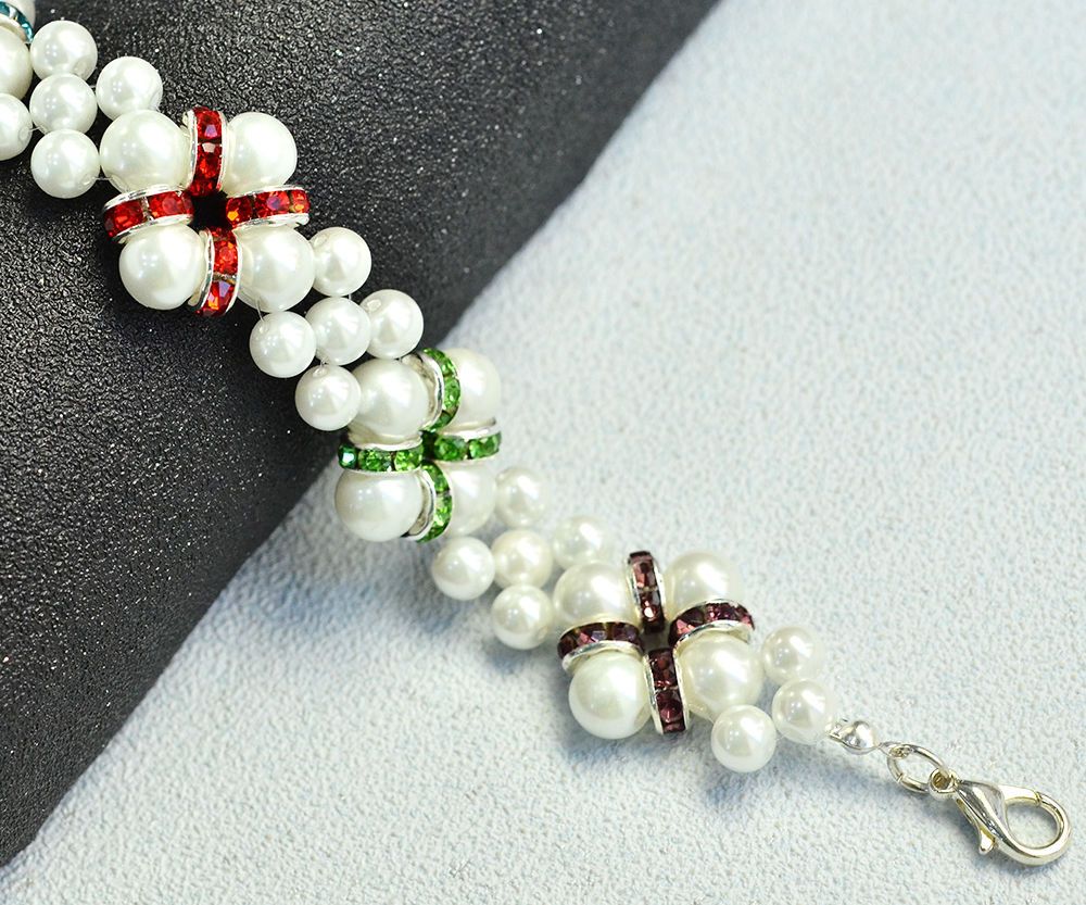 beebeecraft instructions on making a pearl bracelet with white pearls and rhinestones DIY Project DIY Project Image