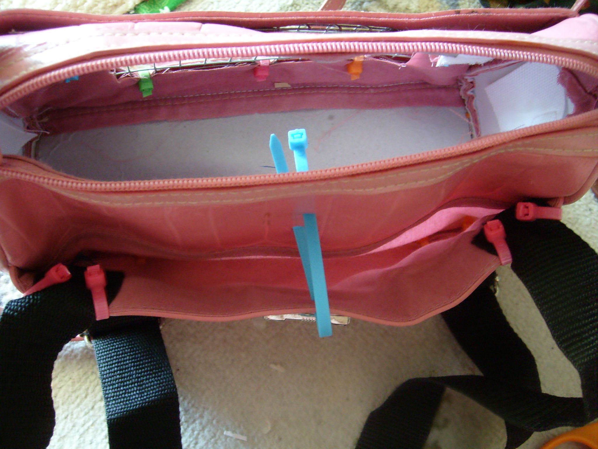 DIY Recycled Small Pet Carrier Backpack 8 Steps (with Pictures