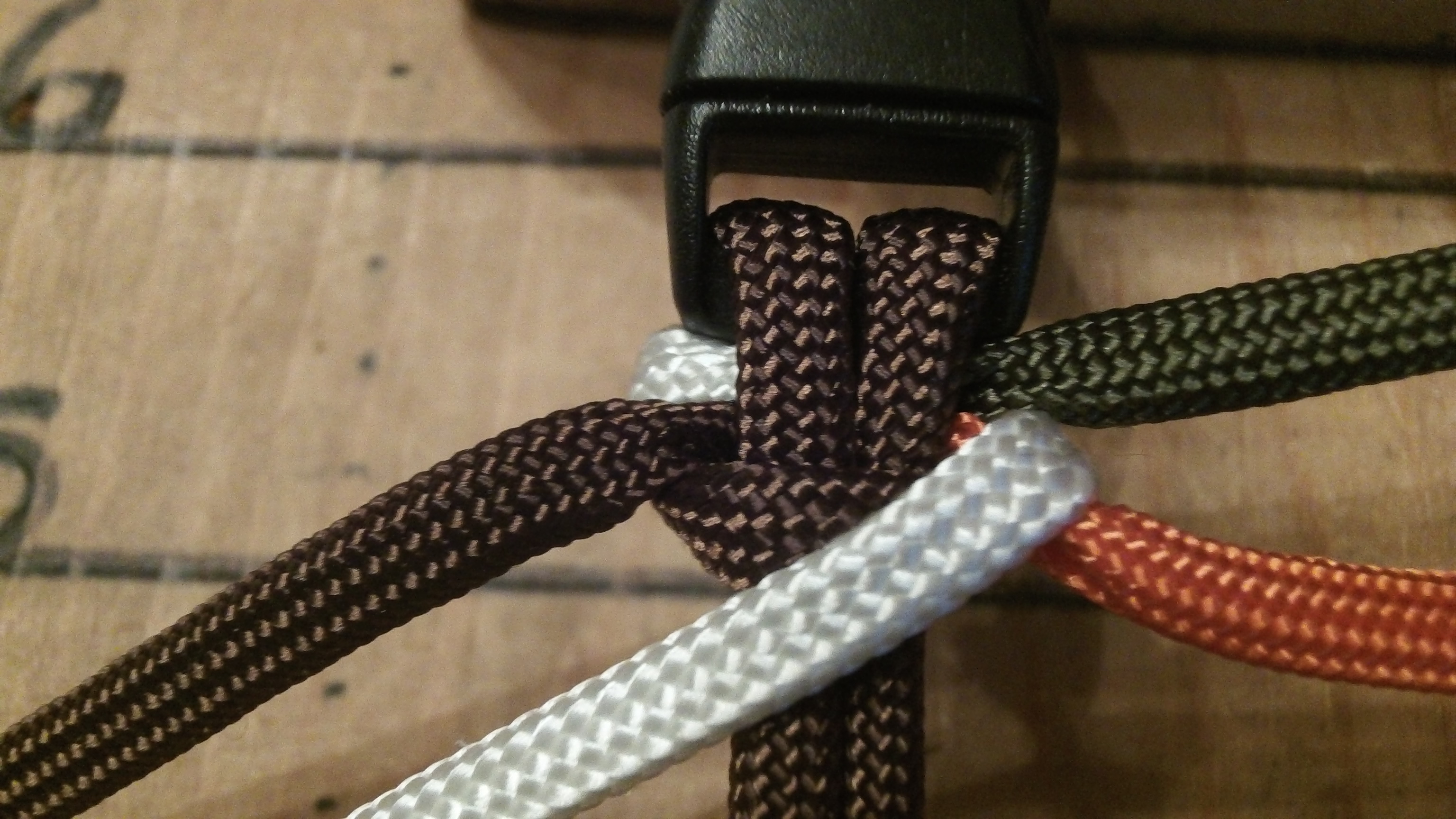 How to Tie a 4 Strand Paracord Braid With a Core and Buckle. 14 Steps