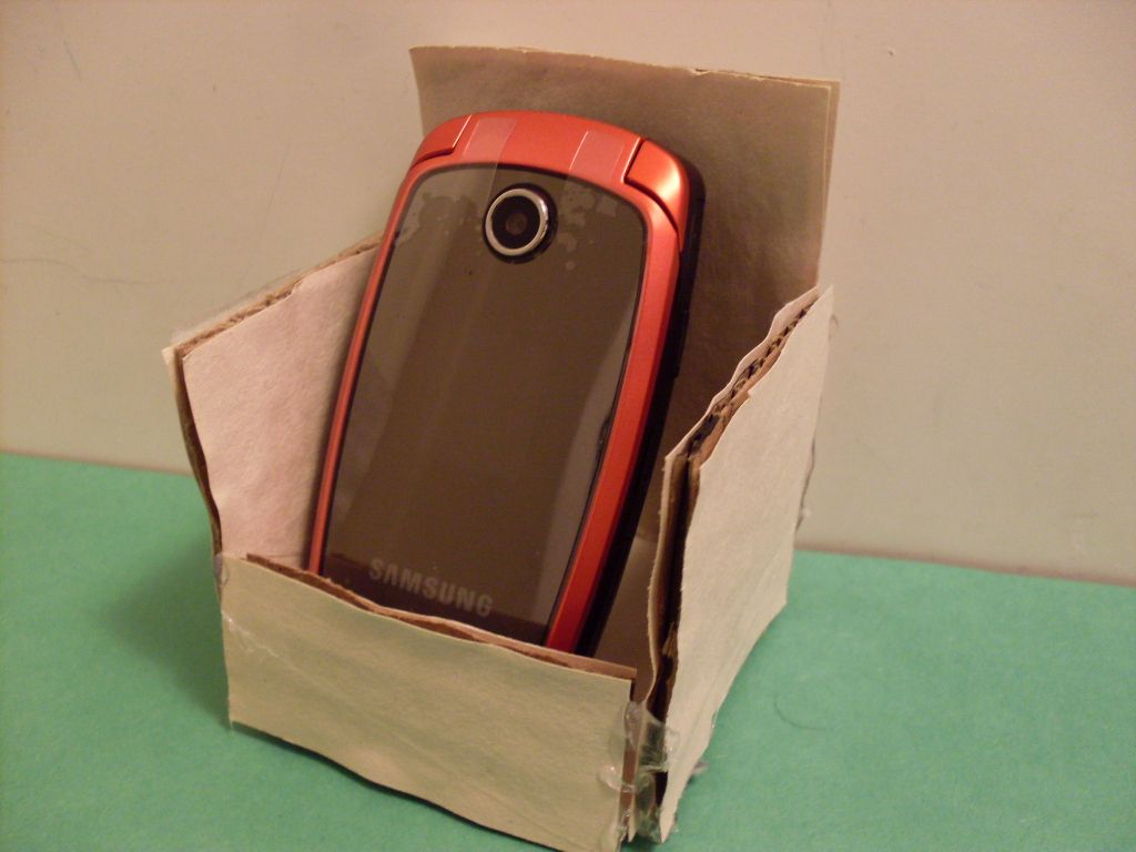 DIY guide for 10-Minute Cell Phone Holder with step-by-step instructions