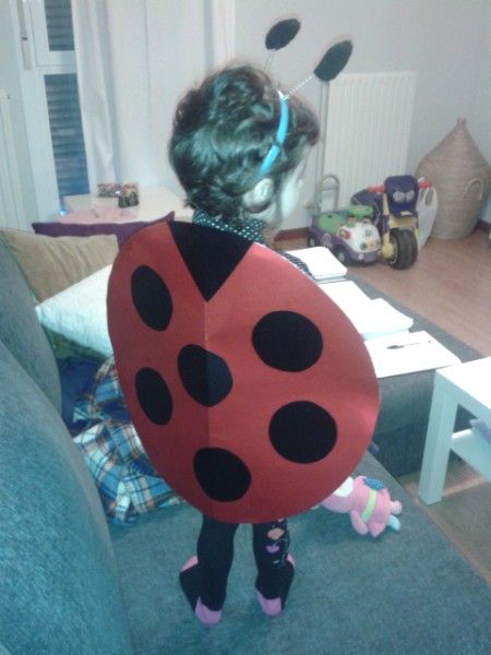 DIY guide for Last-minute Ladybug costume. Disfraz "ultima hora" de Mariquita. with step-by-step instructions