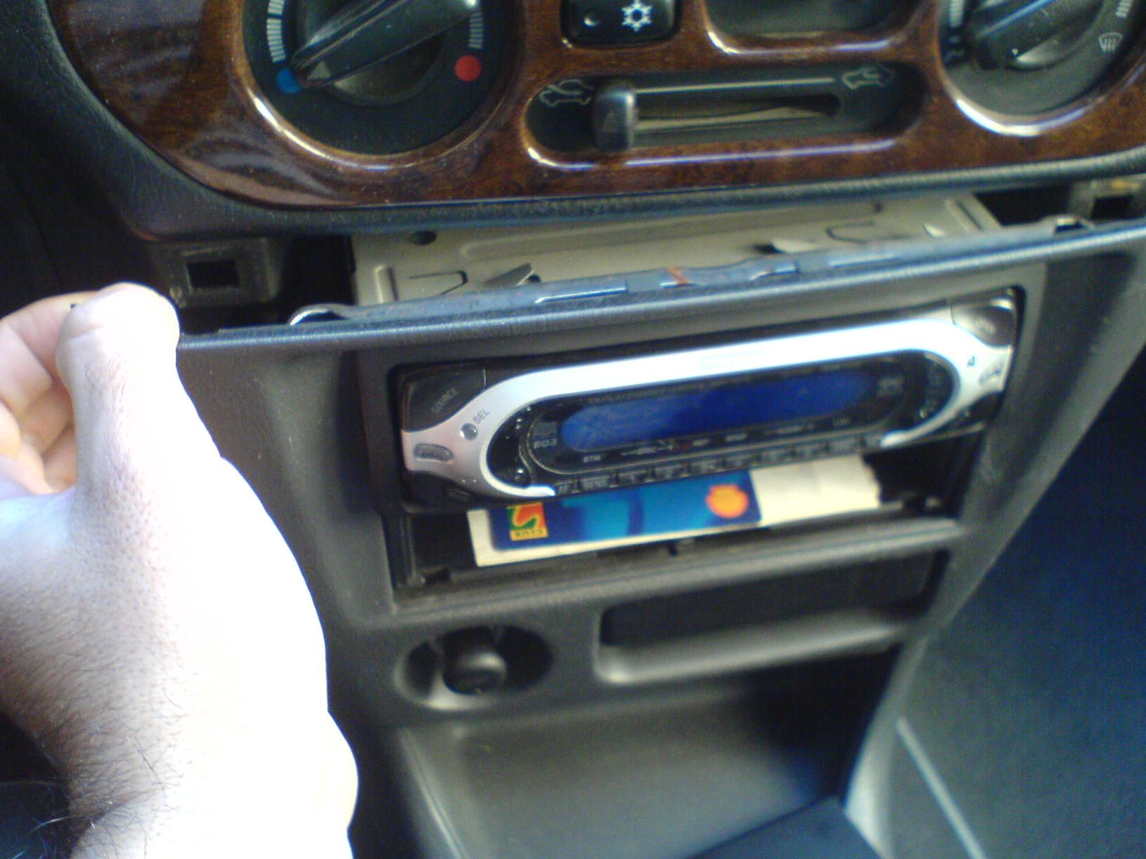 How to Connect Your Mp3 or Ipod on a Car Cdplayer. 6 Steps (with