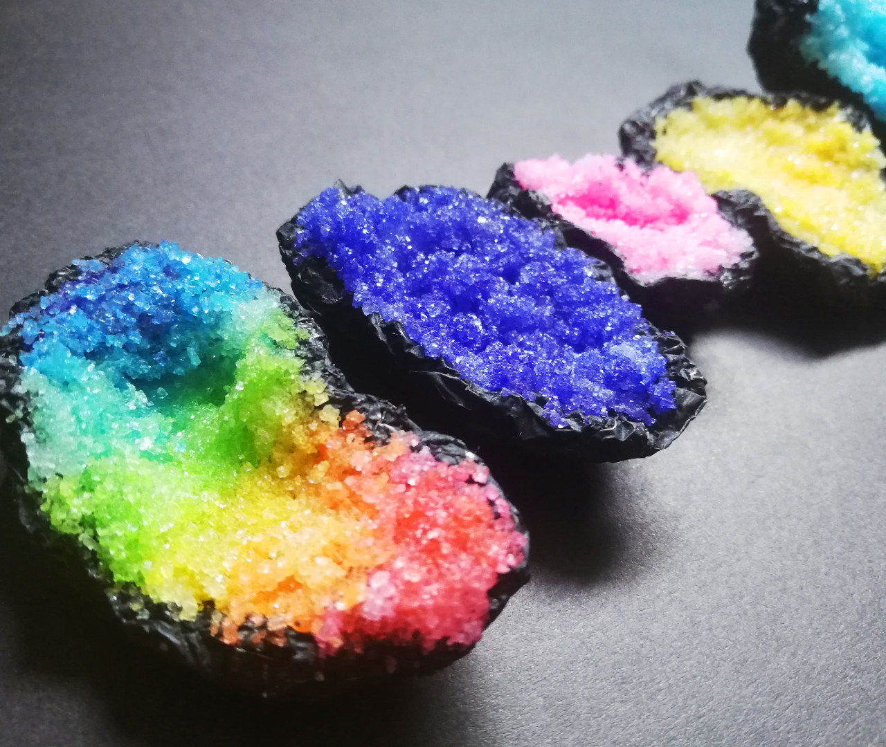 Sugar and Glue Crystals / Geodes 5 Steps (with Pictures) Instructables