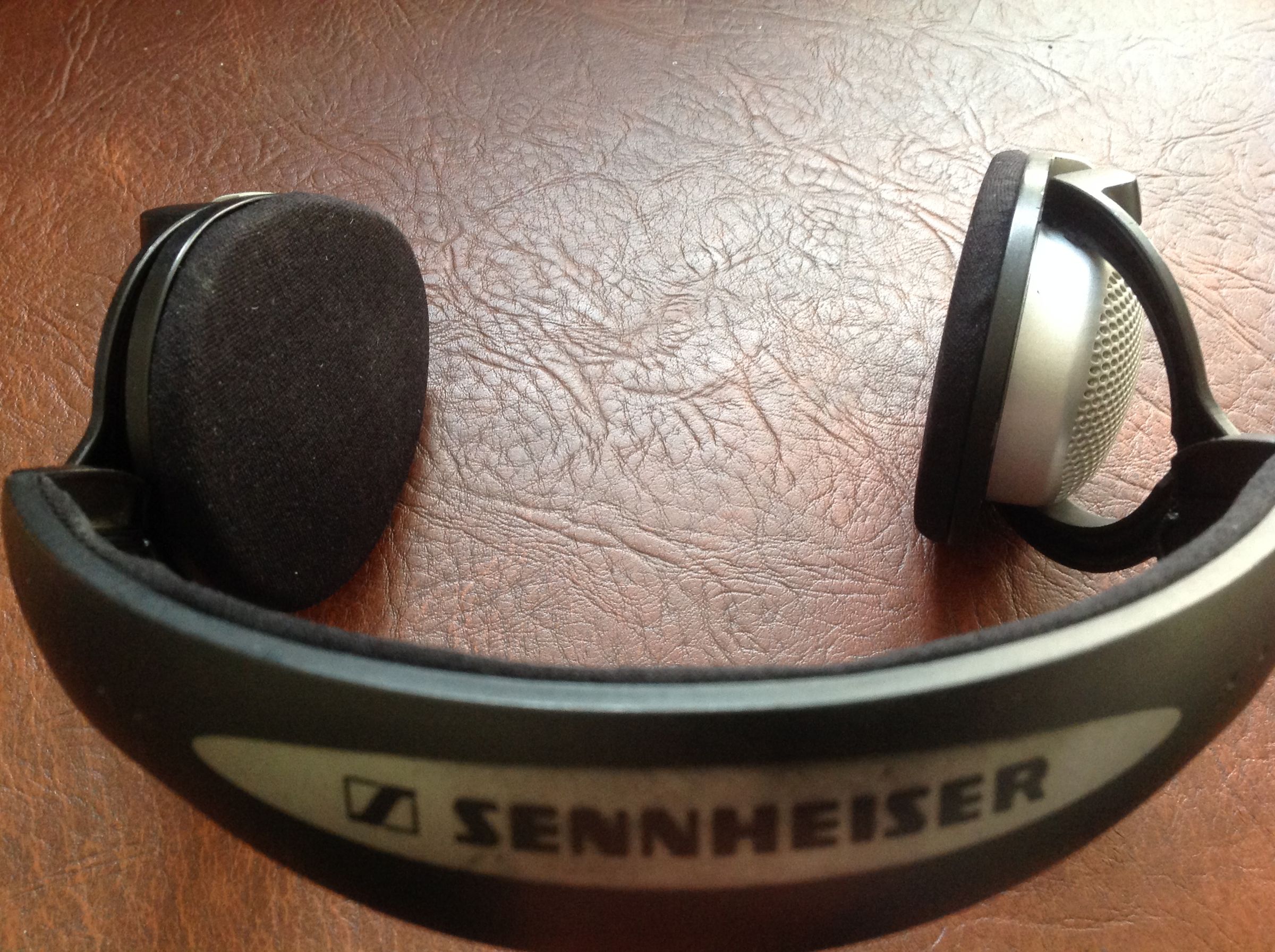 SENNHEISER HD 495 Headphones Repair : 8 Steps - Instructables