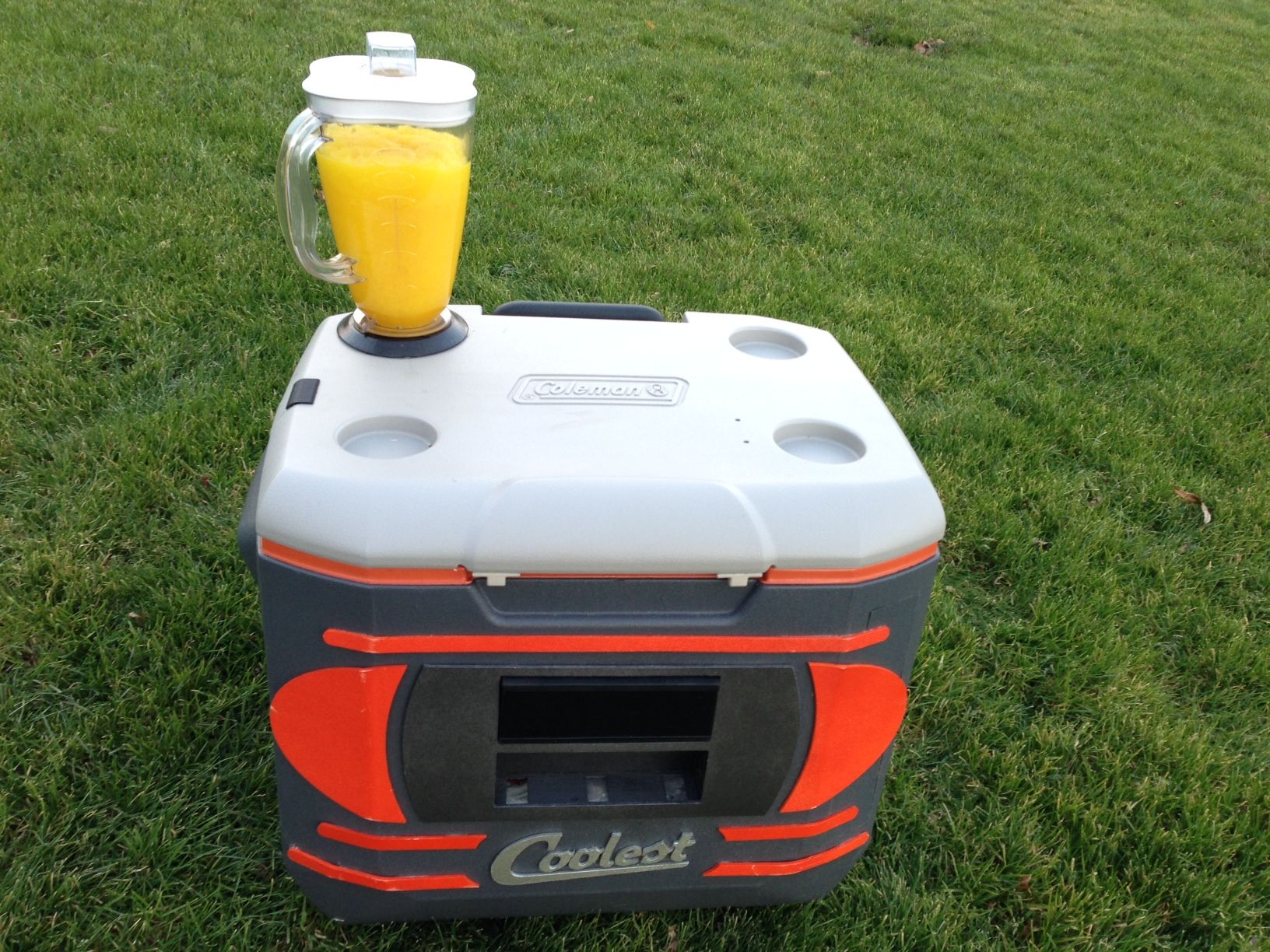 Cooler With Blender, Speaker & More 12 Steps (with Pictures