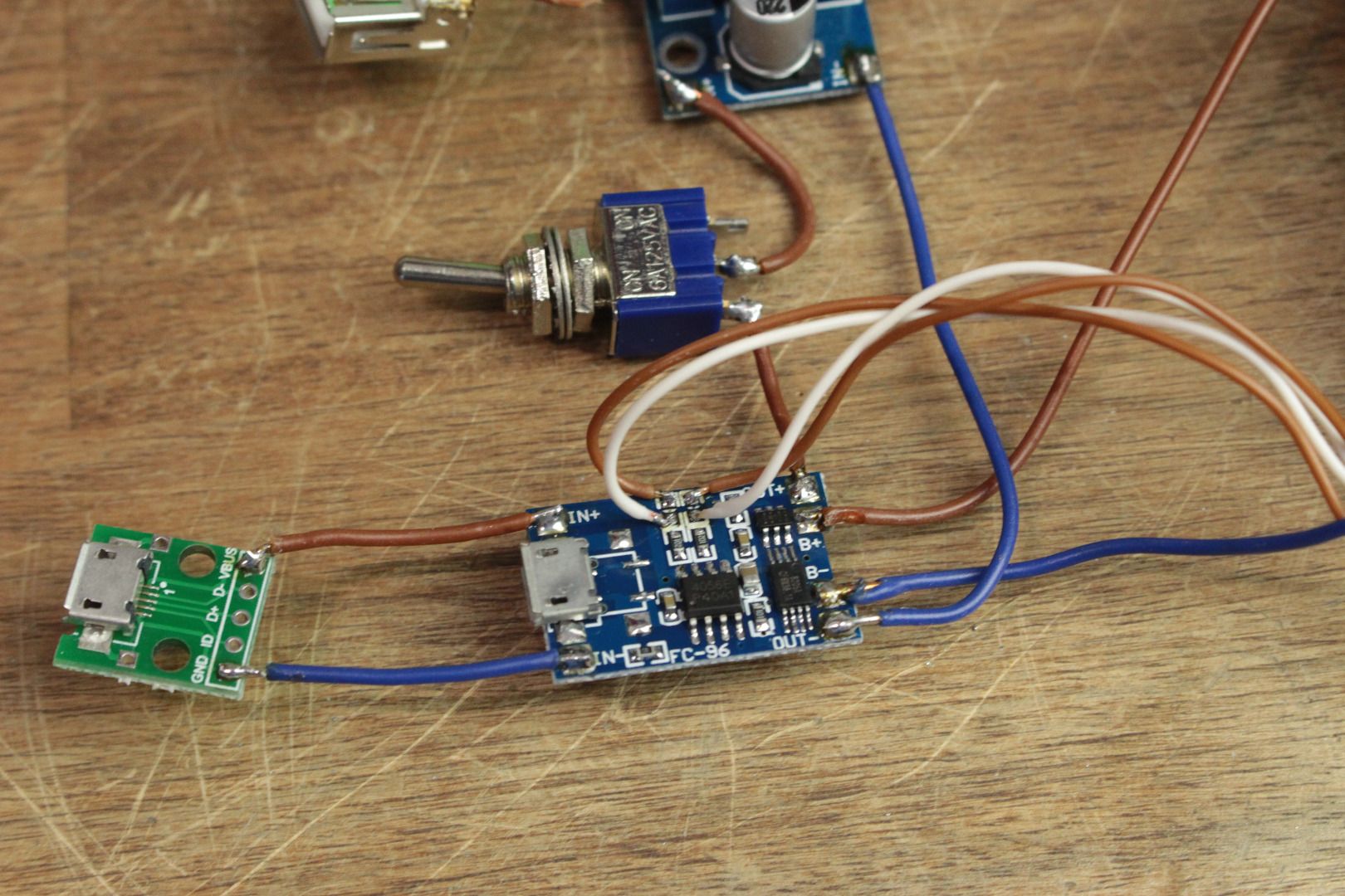 Convert Your Old Laptop Battery Into a Power Bank : 4 Steps (with