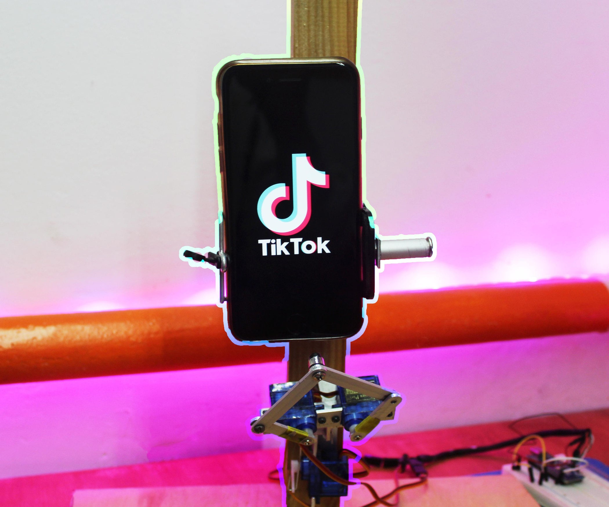 A Robot That Shoots Videos in TikTok 8 Steps (with Pictures
