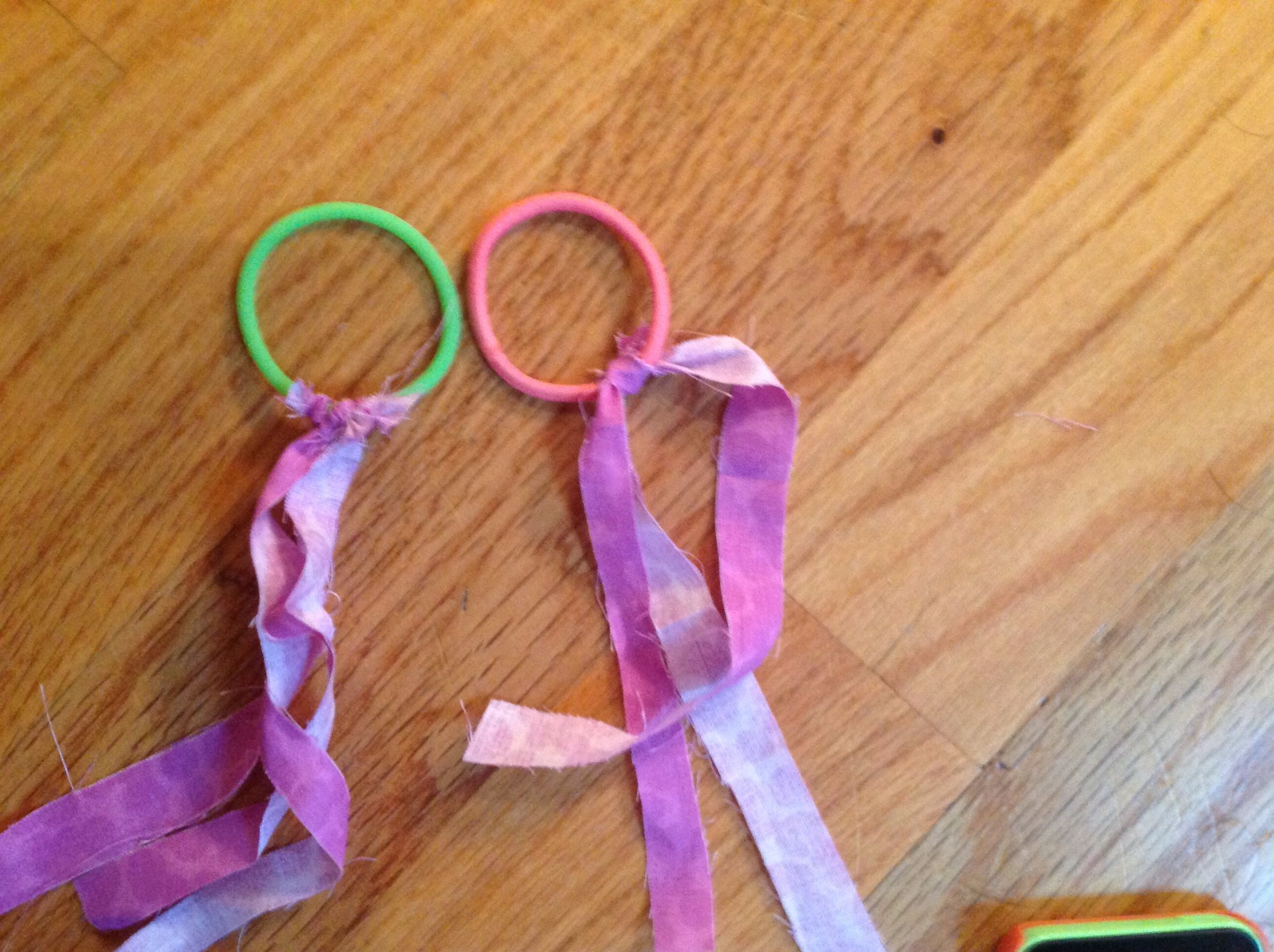 how to use a hair tie