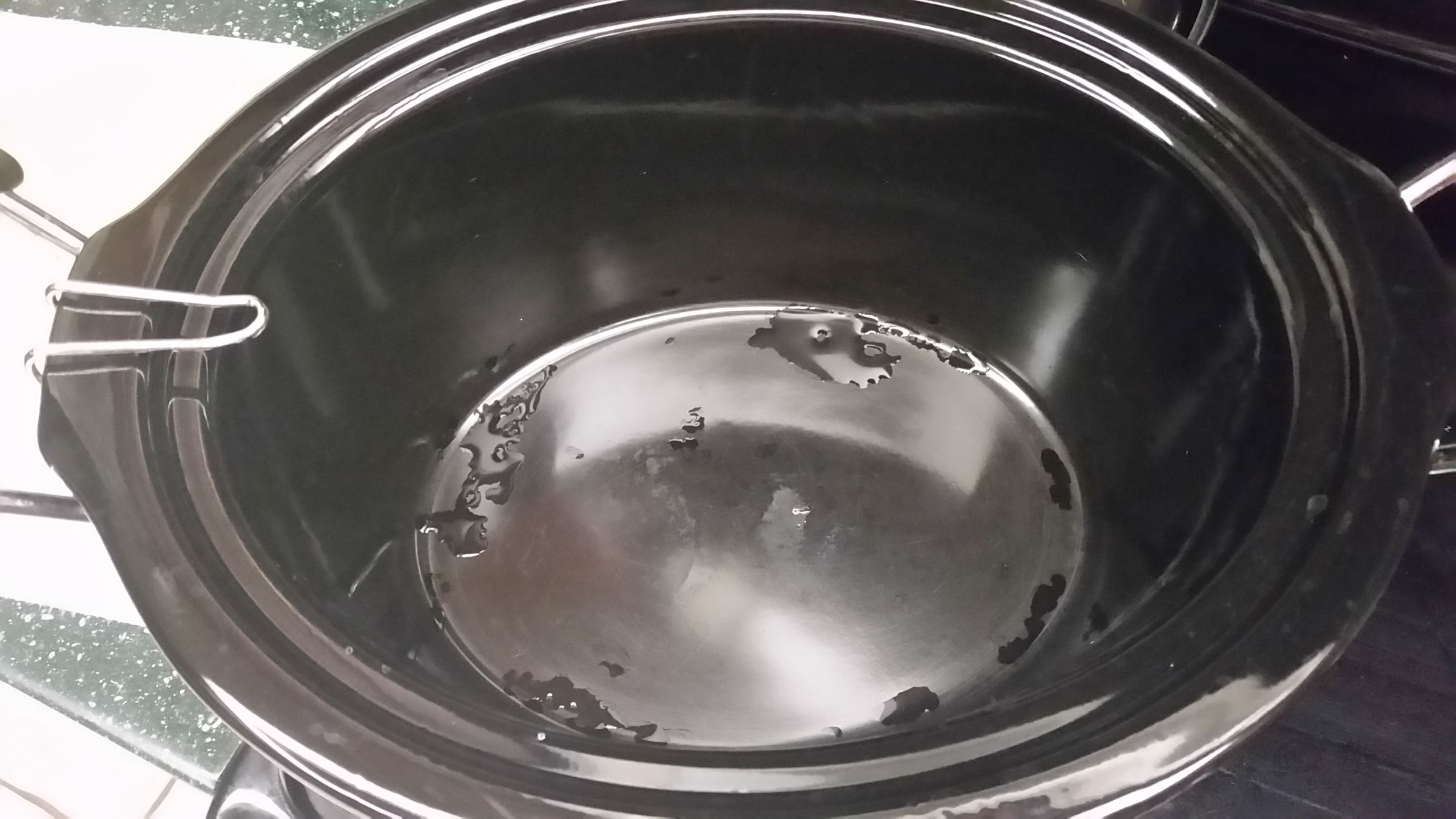 How to Clean and Render Beeswax in Your Slow Cooker at Home. 6 Steps