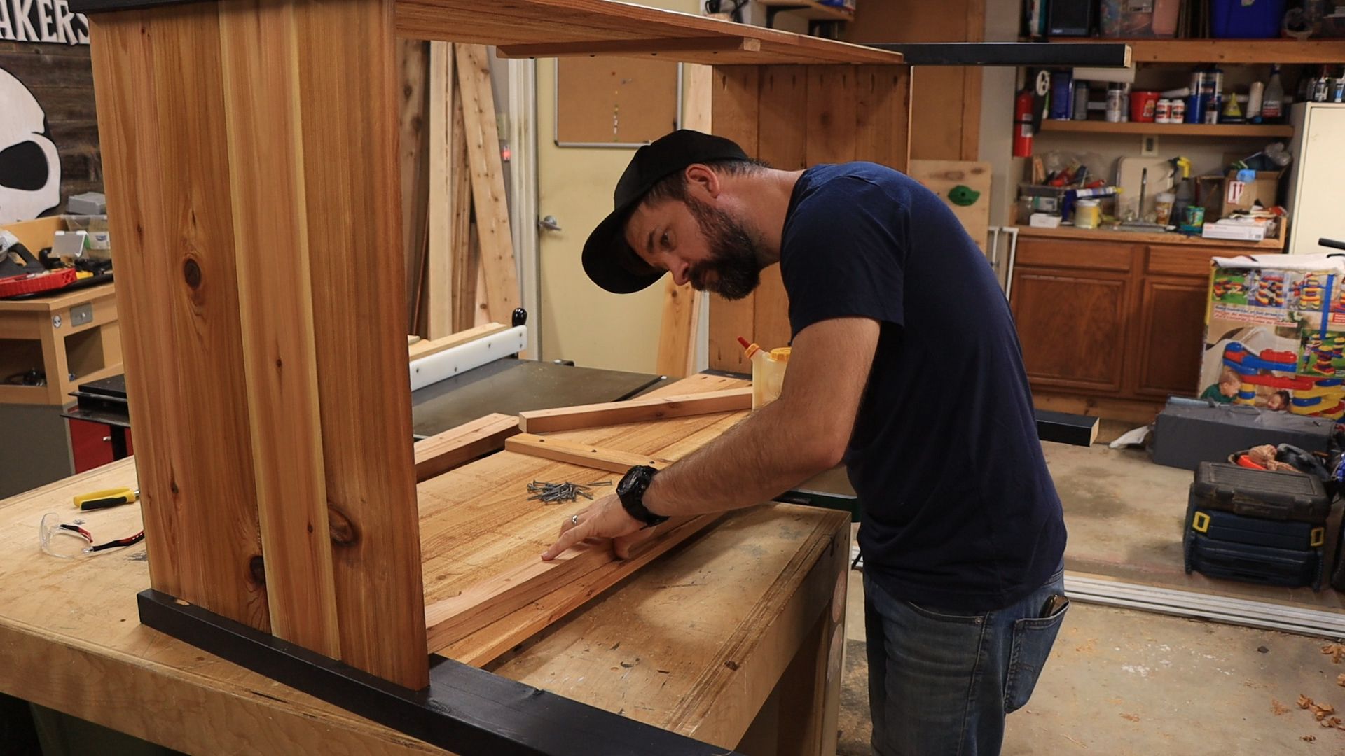 Verbinden Sie die unteren Schienen!