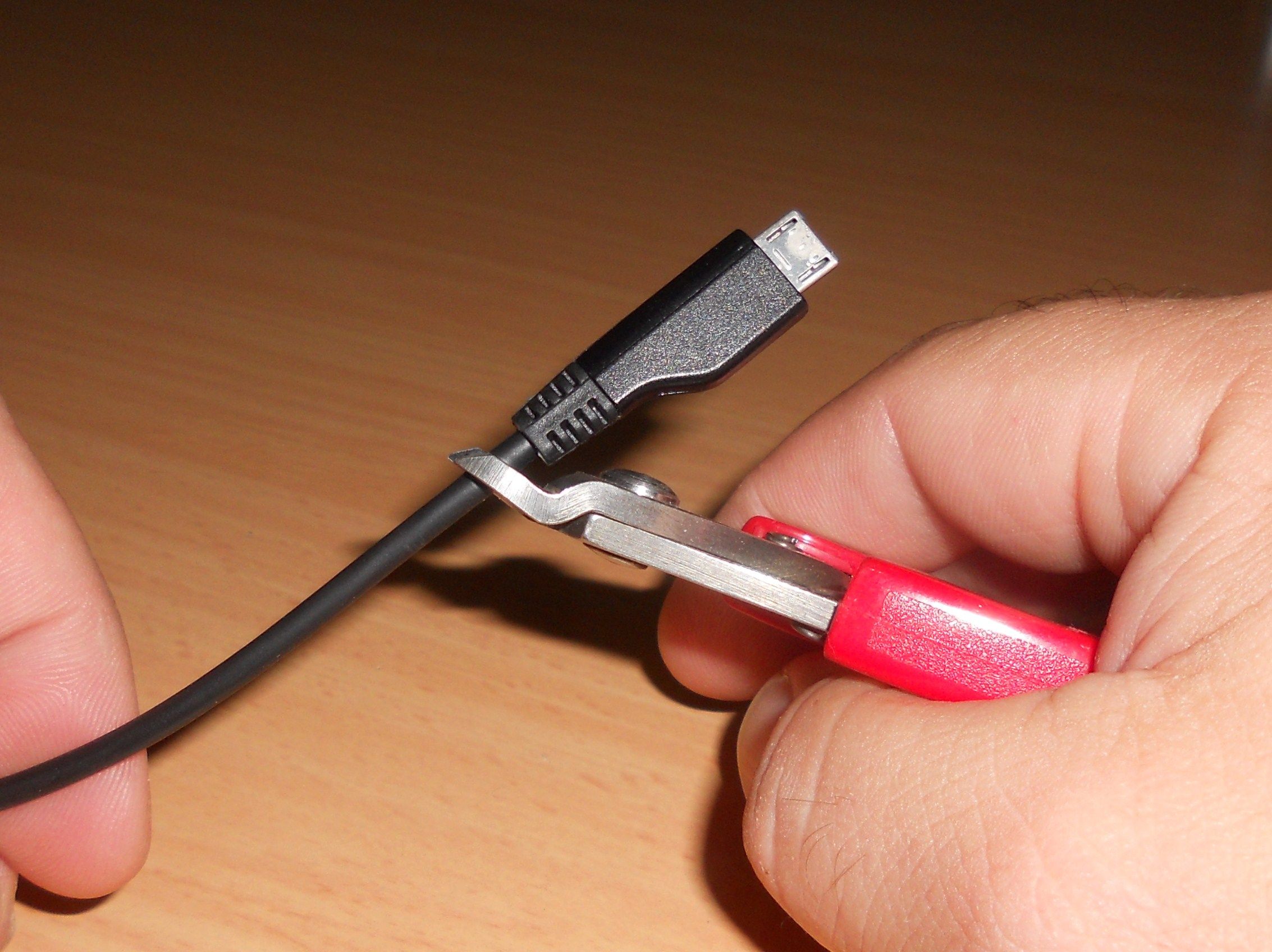 Convert a Battery Powered LED Lamp to USB Power. 5 Steps Instructables