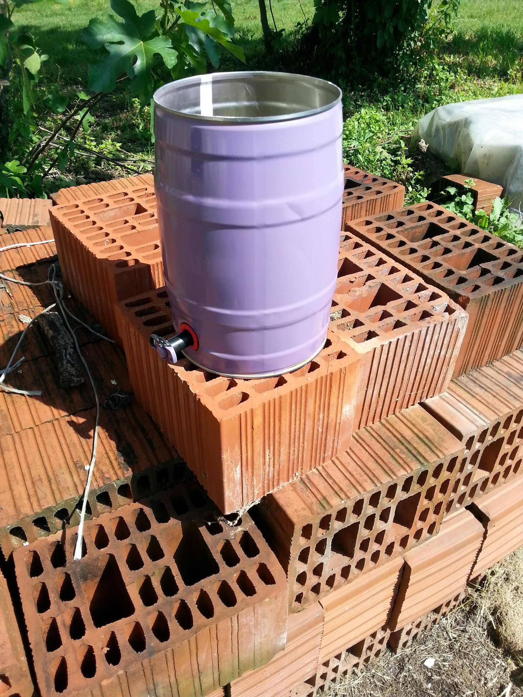 5l Beer Keg Planter VERTICAL GARDEN UPGRADE 7 Steps (with Pictures