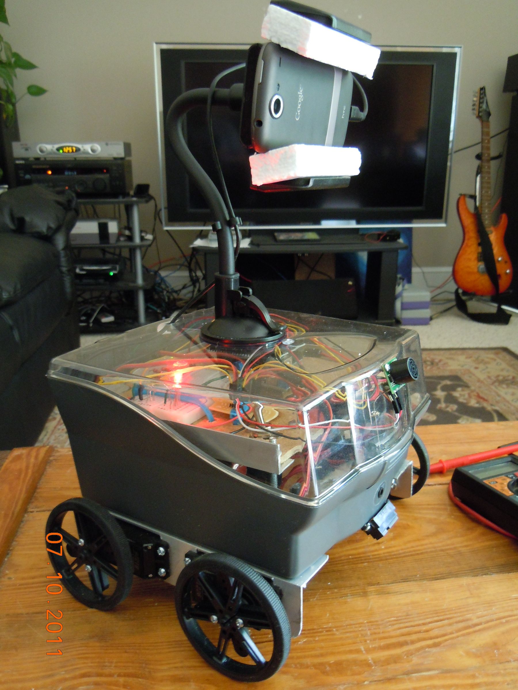 4 servo drive cellbot which can be remotely controlled. DIY Project DIY Project Image