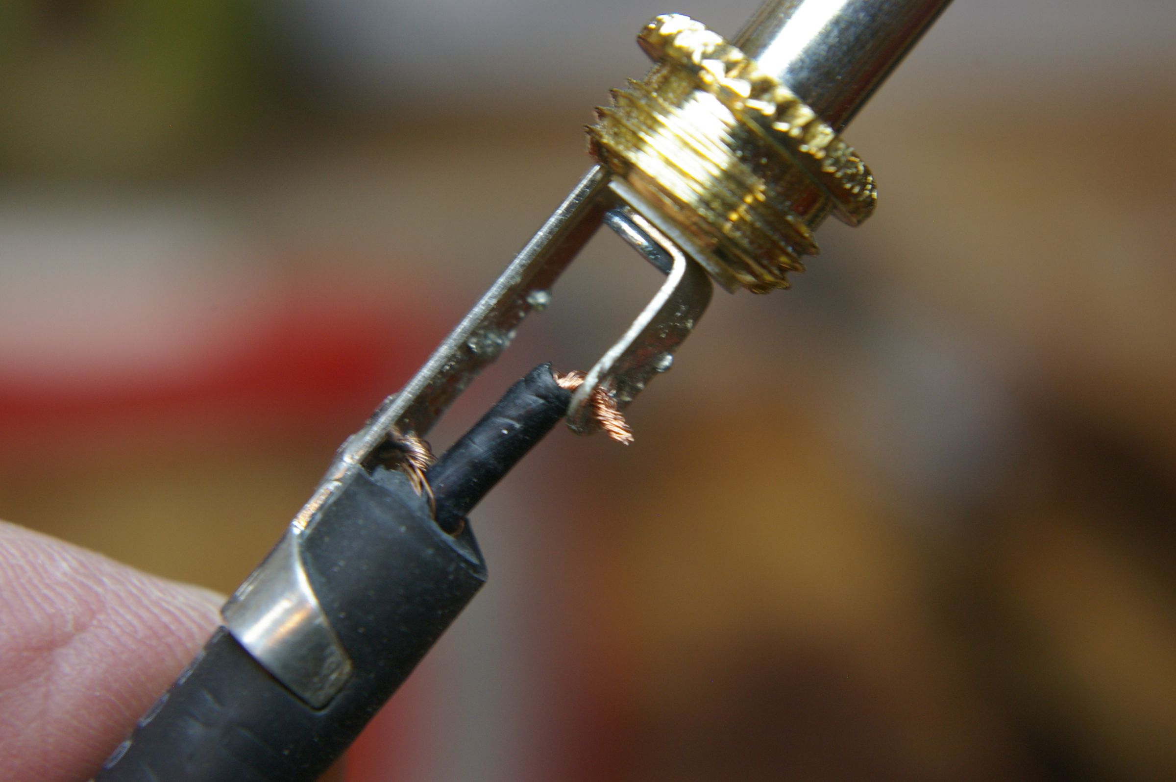 How to Fix, Repair or Make a 1/4" Inch Guitar Cable 8 Steps