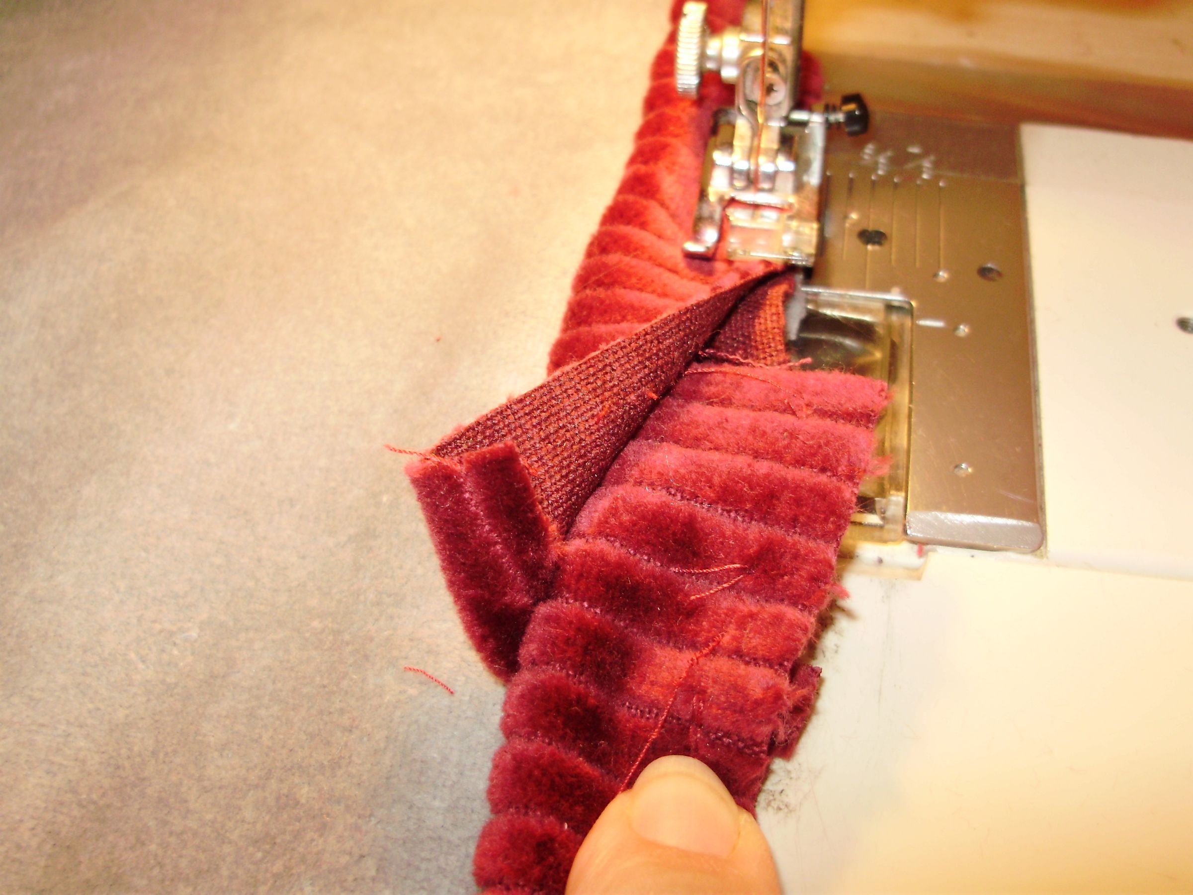 How to Make a Pillow With Corded Trim 5 Steps (with Pictures