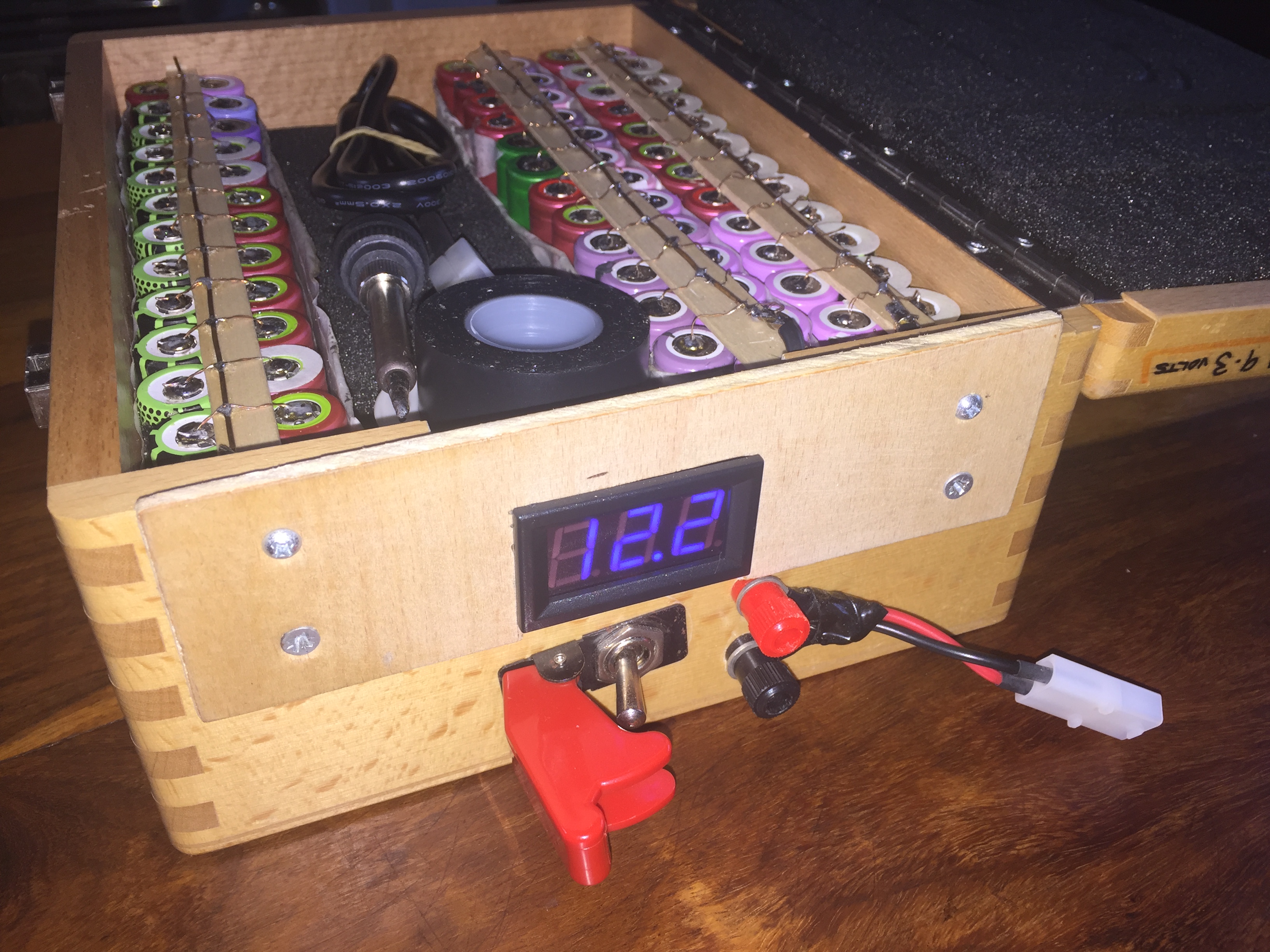 Recycle Laptop Batteries 12V Power Wall/Box! 回收筆電電池 12V電源牆/盒！ 5