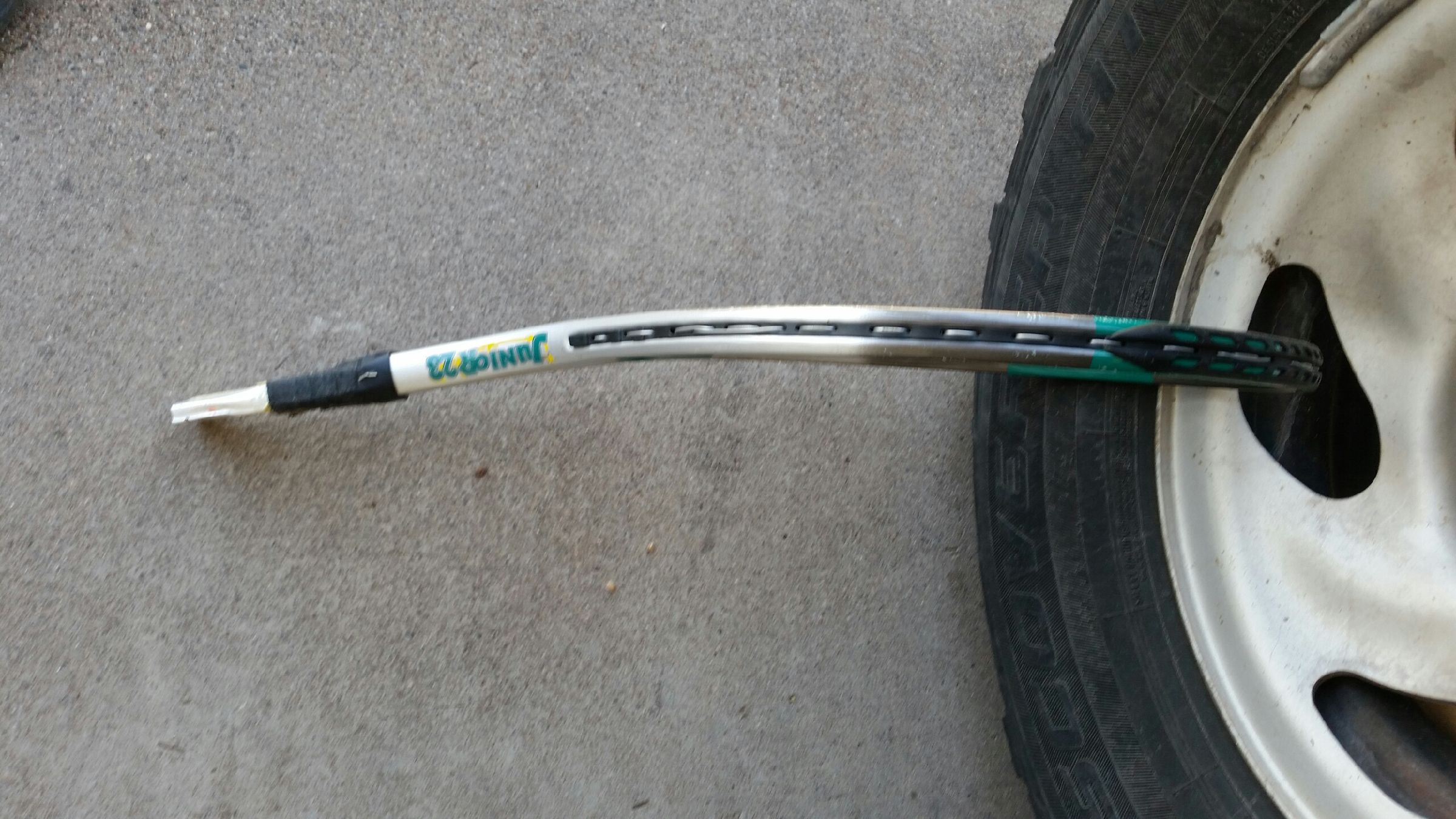 Cowboy Hat Holder for Truck (using a Tennis Racket) 6 Steps