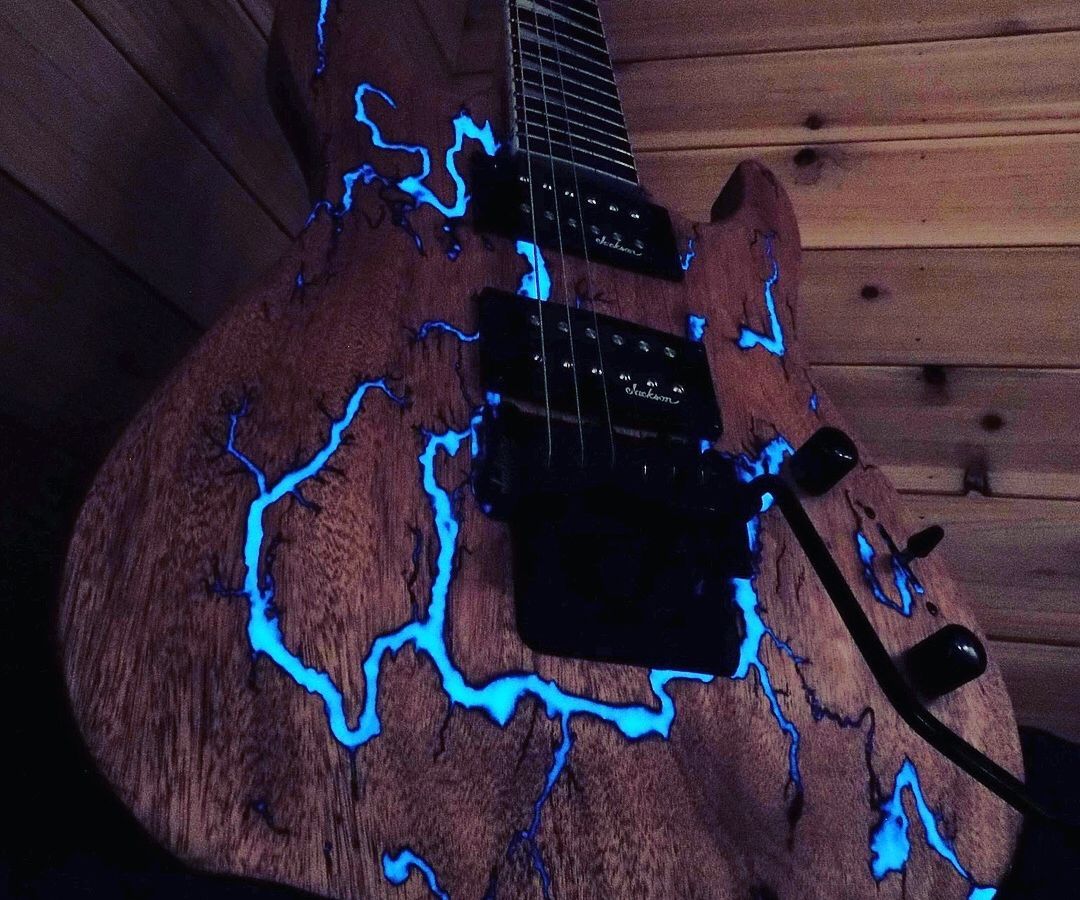Glowing Thunderstruck Guitar 9 Steps Instructables