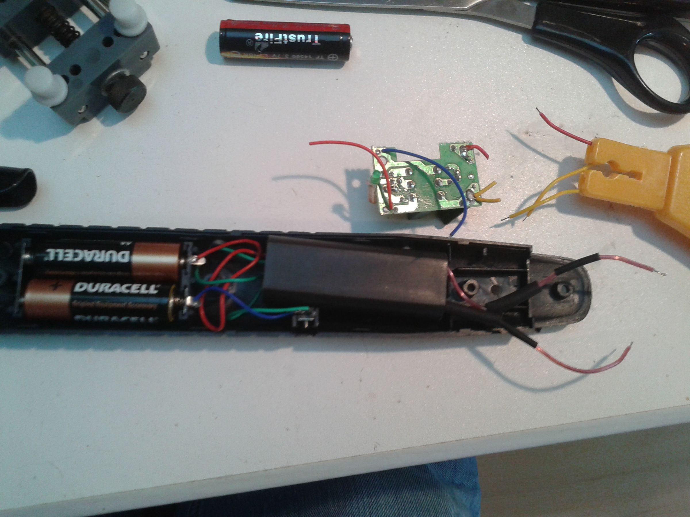 Easy High Voltage Fly Swatter Mod 4 Steps Instructables