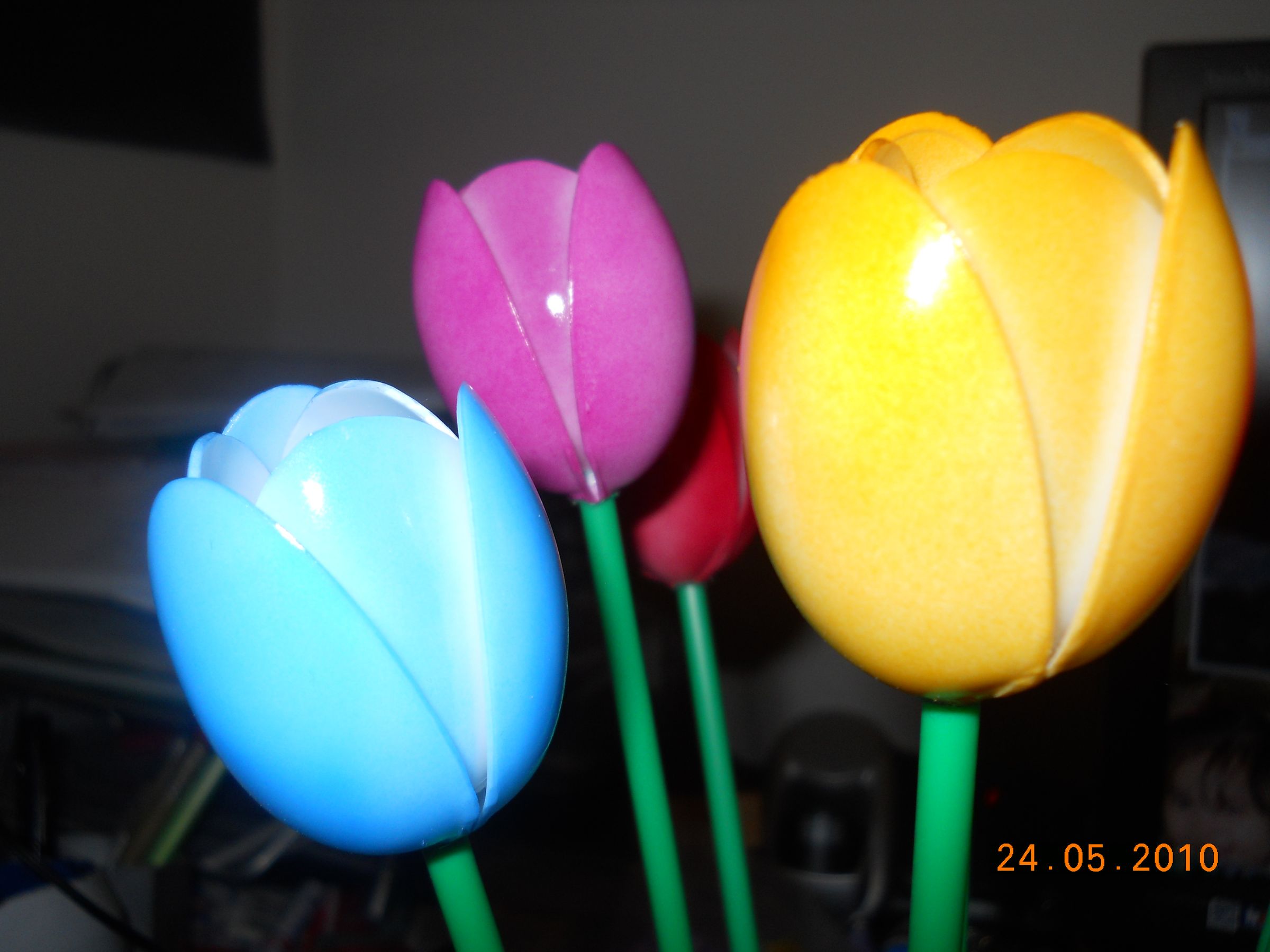 Glowing Plastic Spoon Tulips!!! 11 Steps Instructables