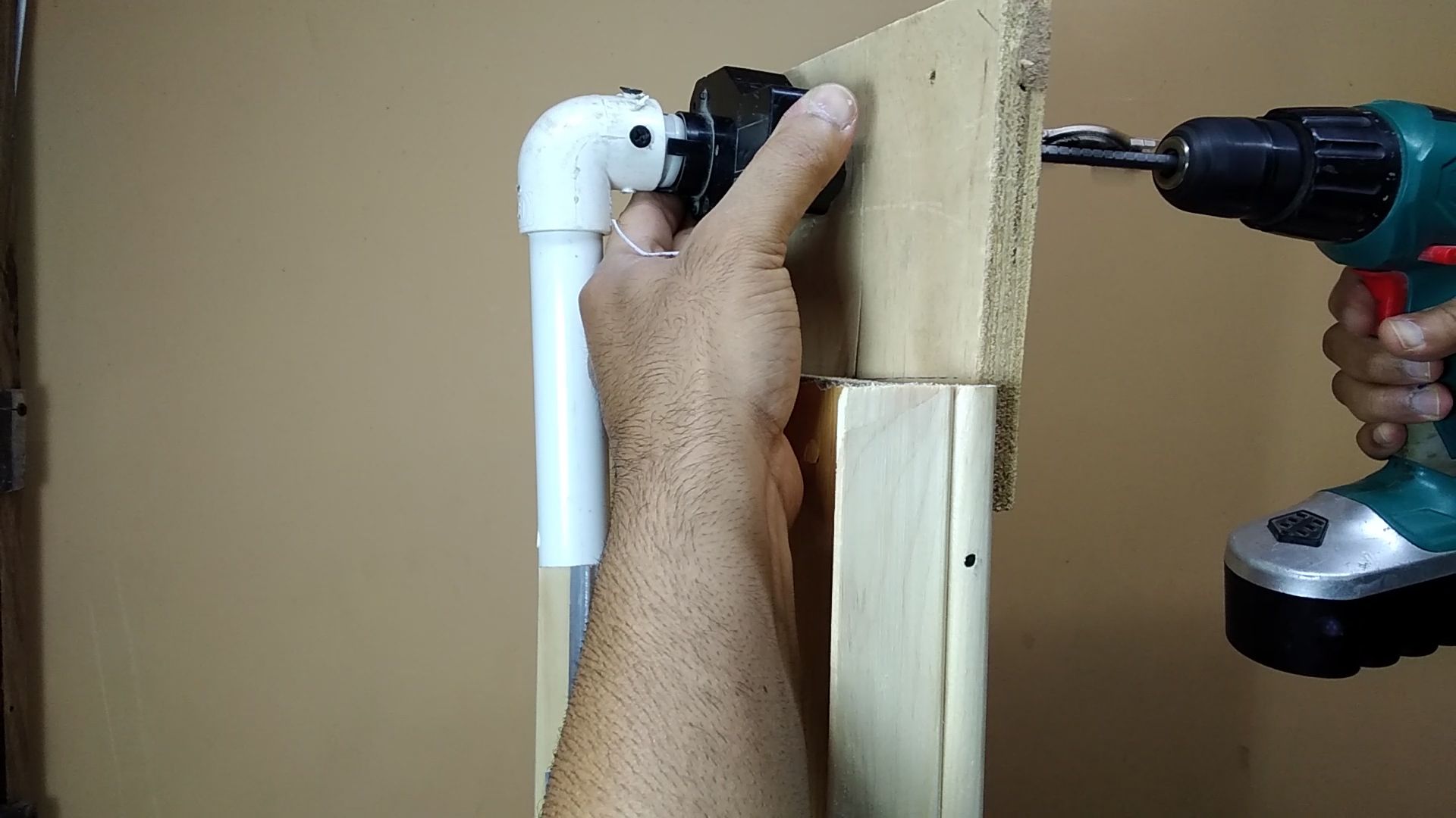 Automatic Chicken Door - Chicken Coop Door : 5 Steps - Instructables