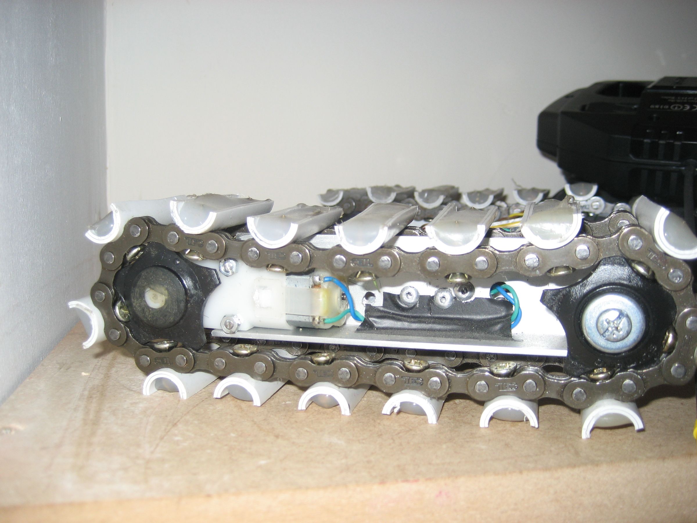 How to Make Custom and Strong Tank Tracks for Very Cheap. 4 Steps