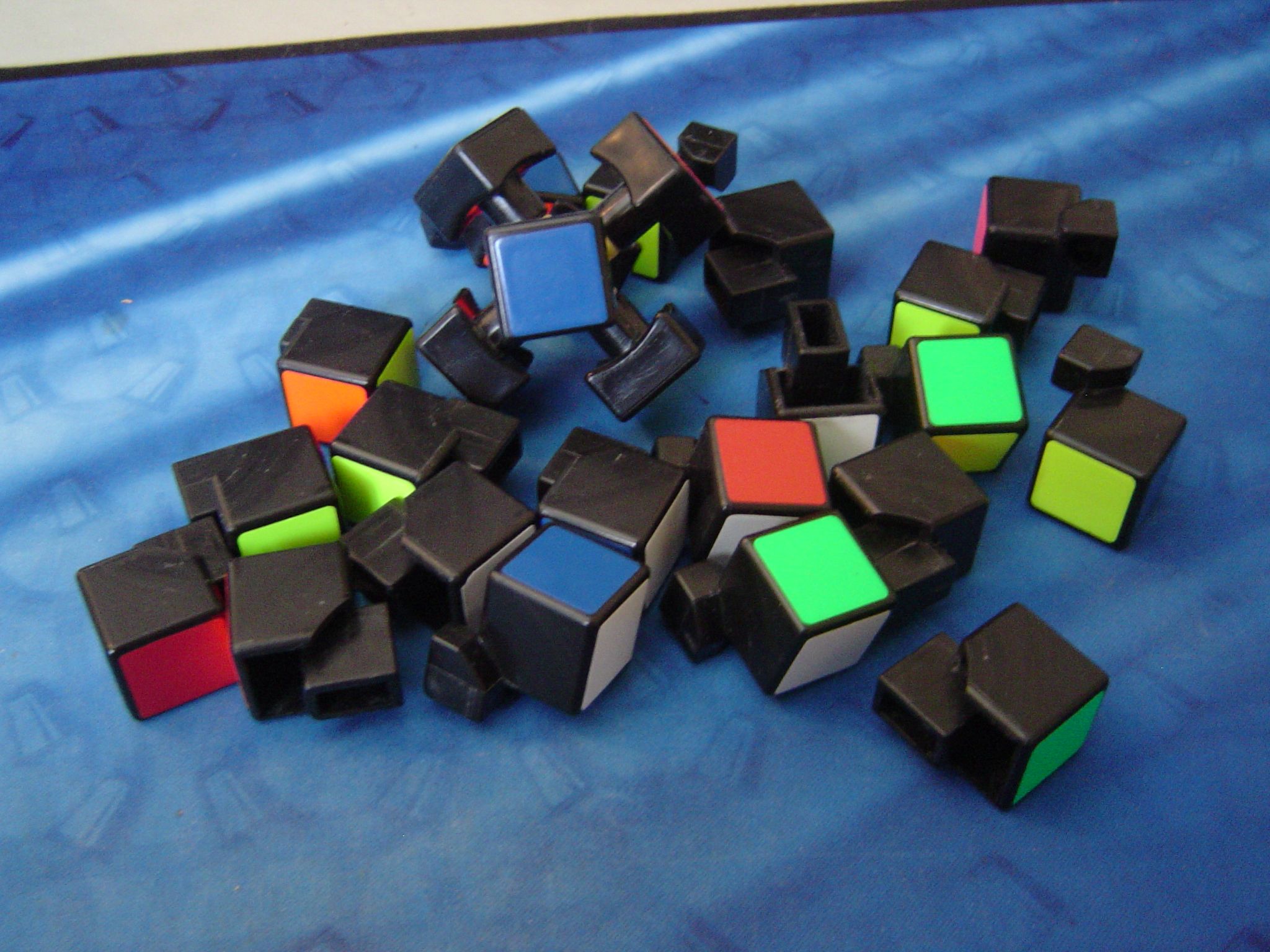 How to Clean/lubricate a Rubik's Cube 5 Steps Instructables
