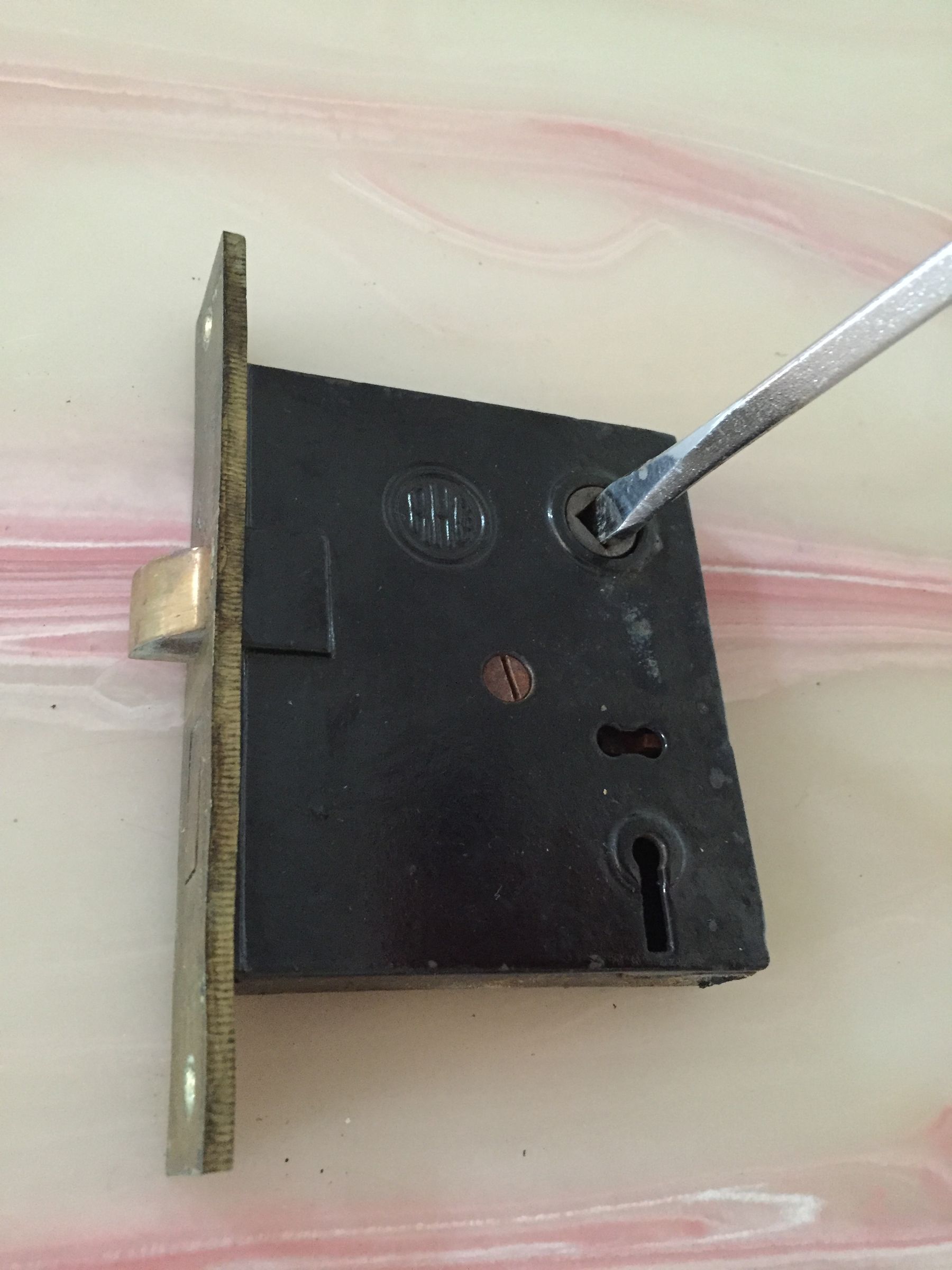 Fix a Broken Doorknob Latch With a Rubber Band 6 Steps (with Pictures