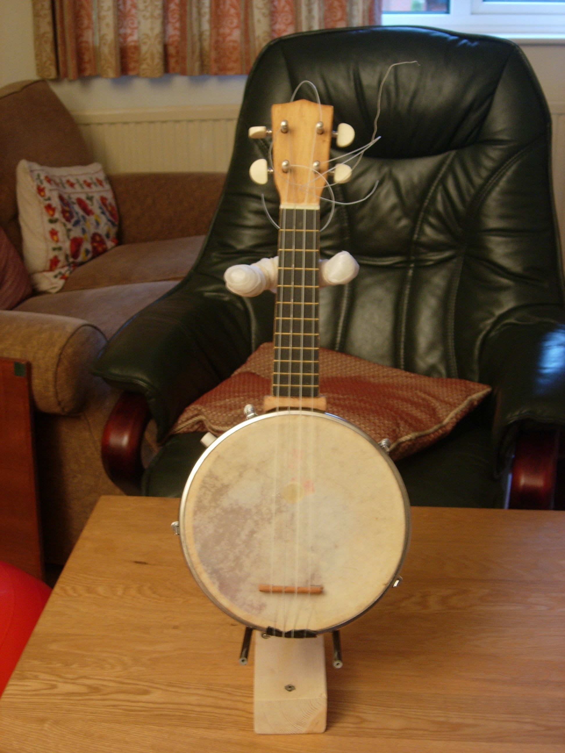 How to Make a Ukulele, Banjolele, Banjo Ukulele, Guitar Stand. 5