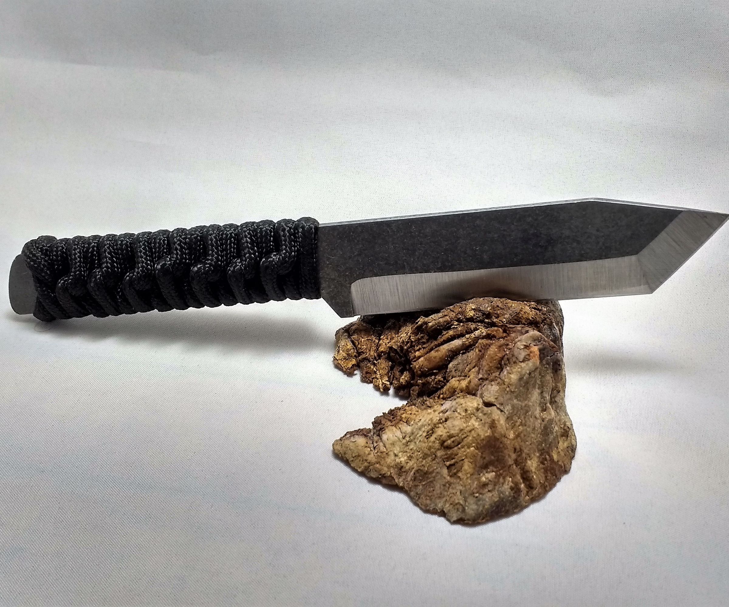 DIY guide for Making a Cord-Wrapped Tactical Knife with step-by-step instructions