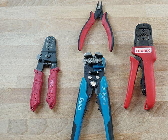 How to Install and Remove Molex Connectors 6 Steps Instructables