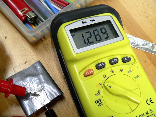 1 volt cell from 2 pennies and foil DIY Project DIY Project Image