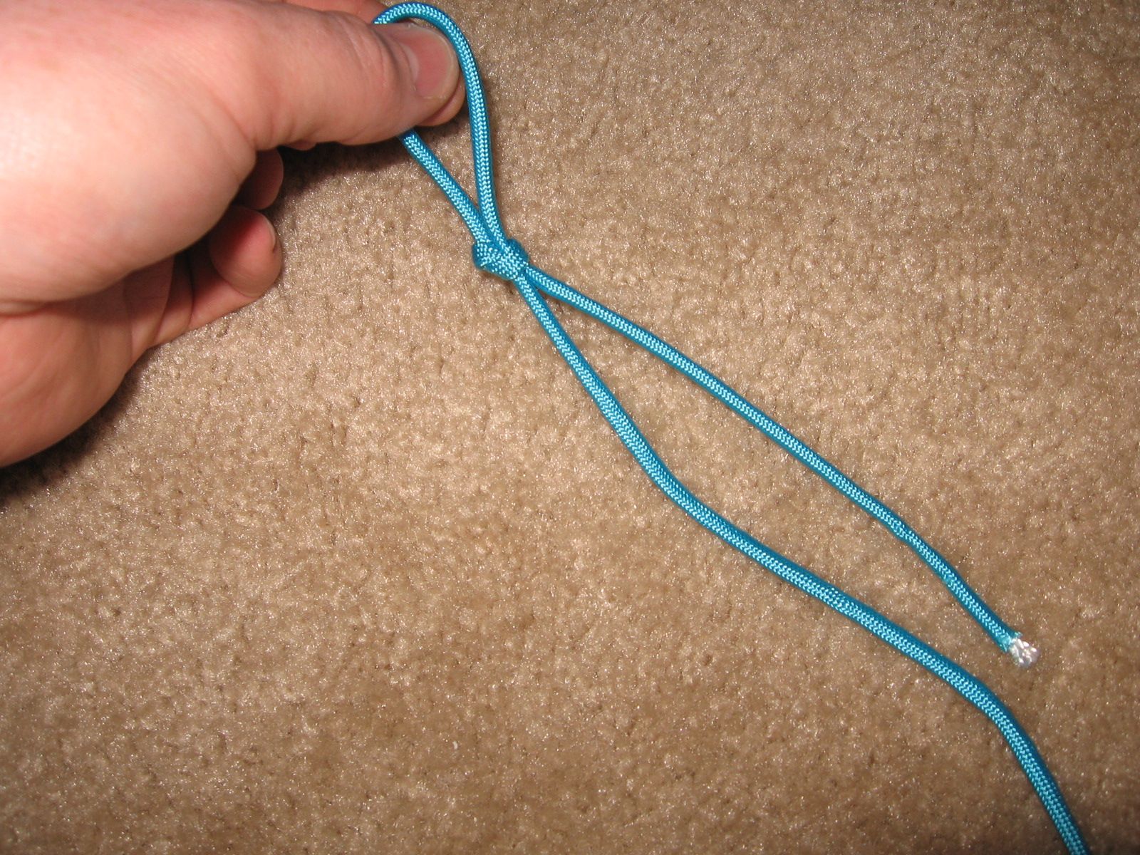 The Easiest Paracord Bracelet You'll Ever Make. 9 Steps Instructables