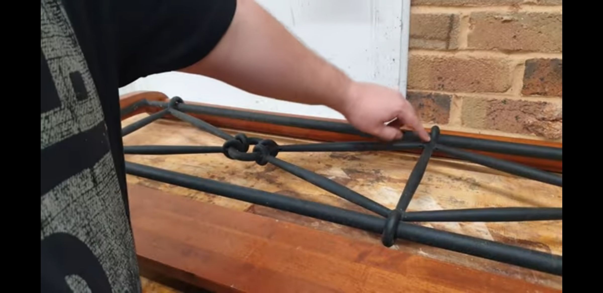 Convert an Old Bed Into a Bench Seat 12 Steps (with Pictures