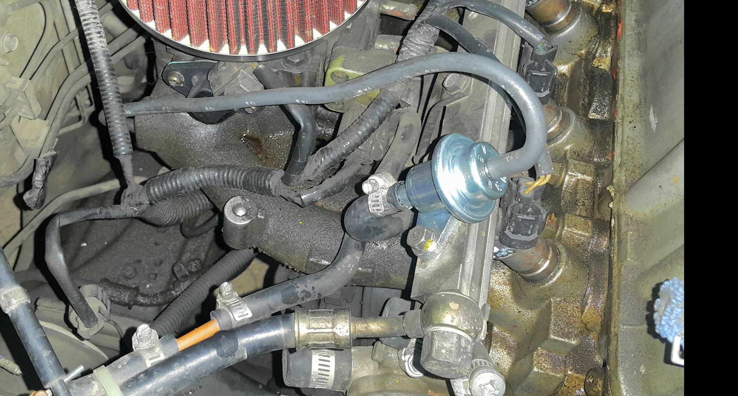 Replacing a Fuel Pressure Regulator (Honda Civic 1999 D16Y7)! 3 Steps