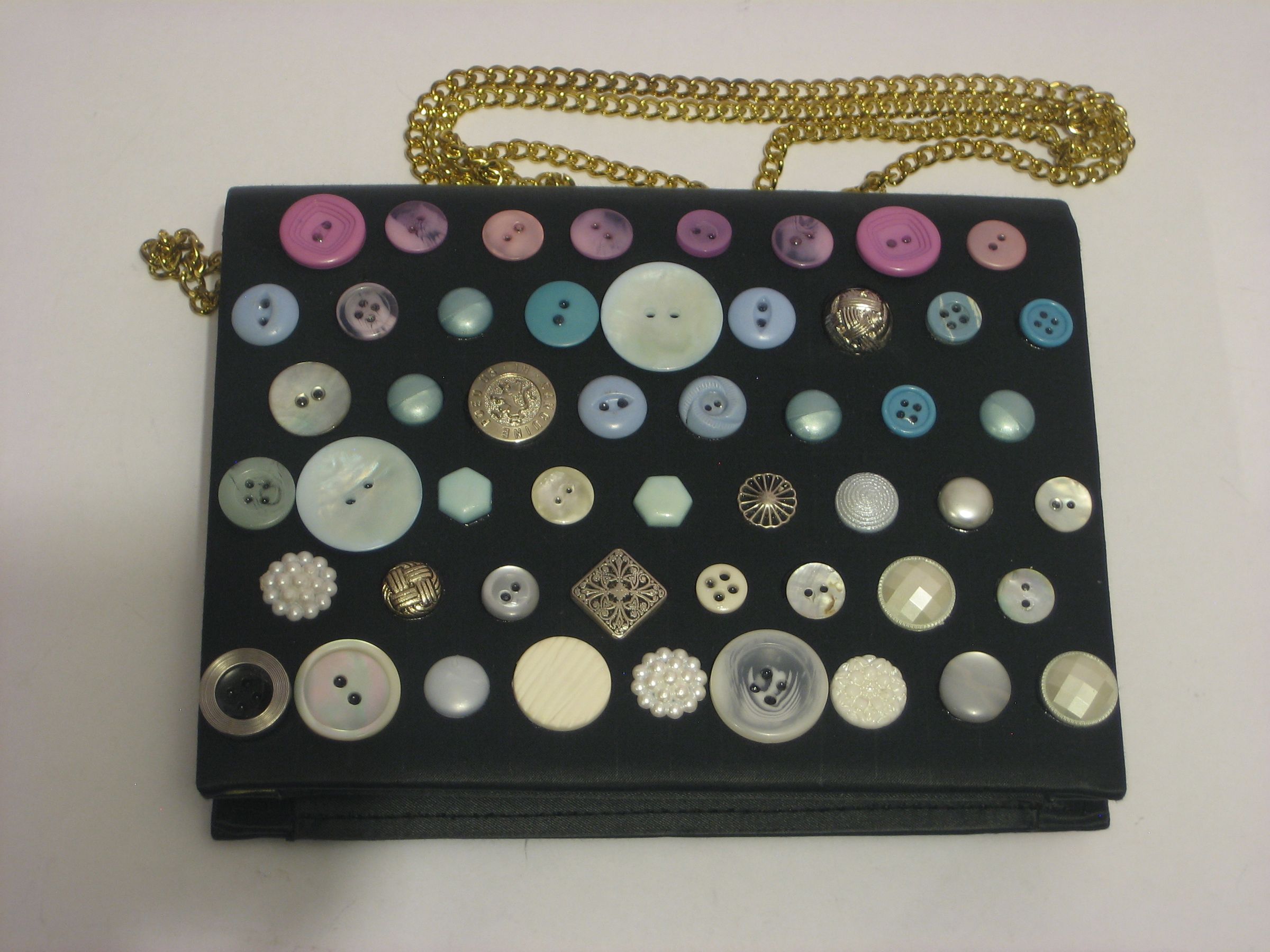 Decorate a Purse With Colourful Buttons 6 Steps (with Pictures
