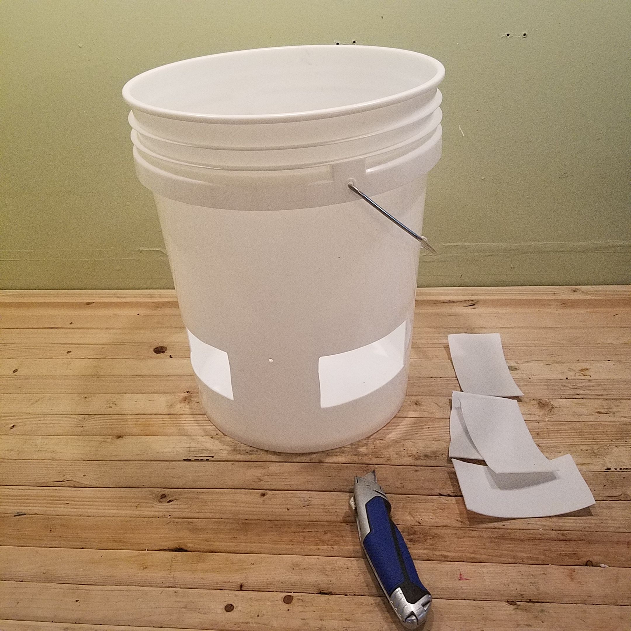 Clean 5Gallon Chicken Waterer 6 Steps Instructables