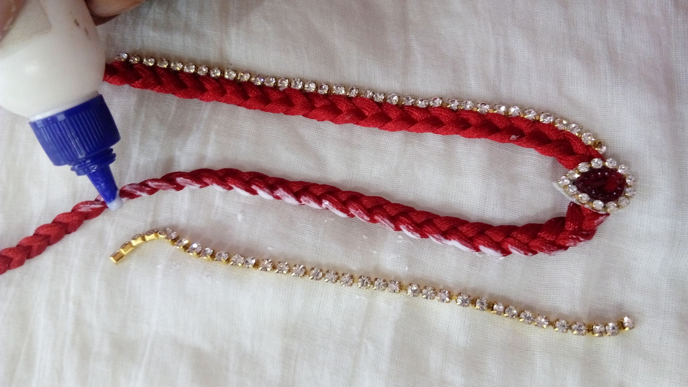 How to Make a Silk Thread Necklace : 5 