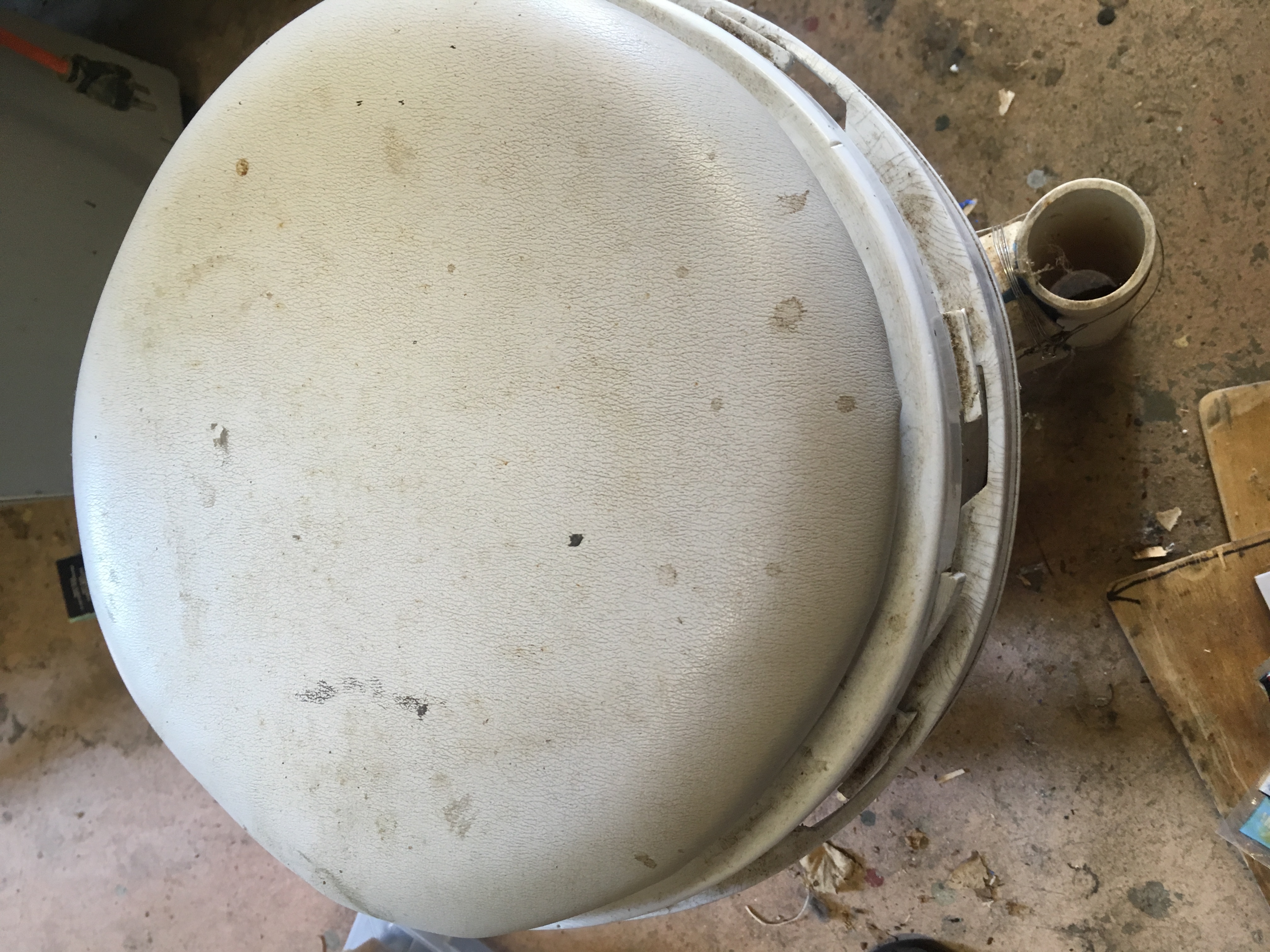 5 gallon bucket rod holder