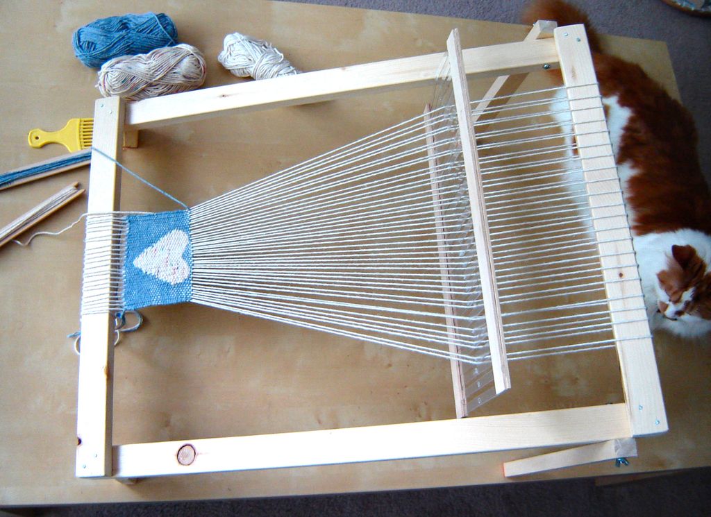 Weaver Using Loom Diy Adjustable Weaving Loom at Jayden Leadbeater blog