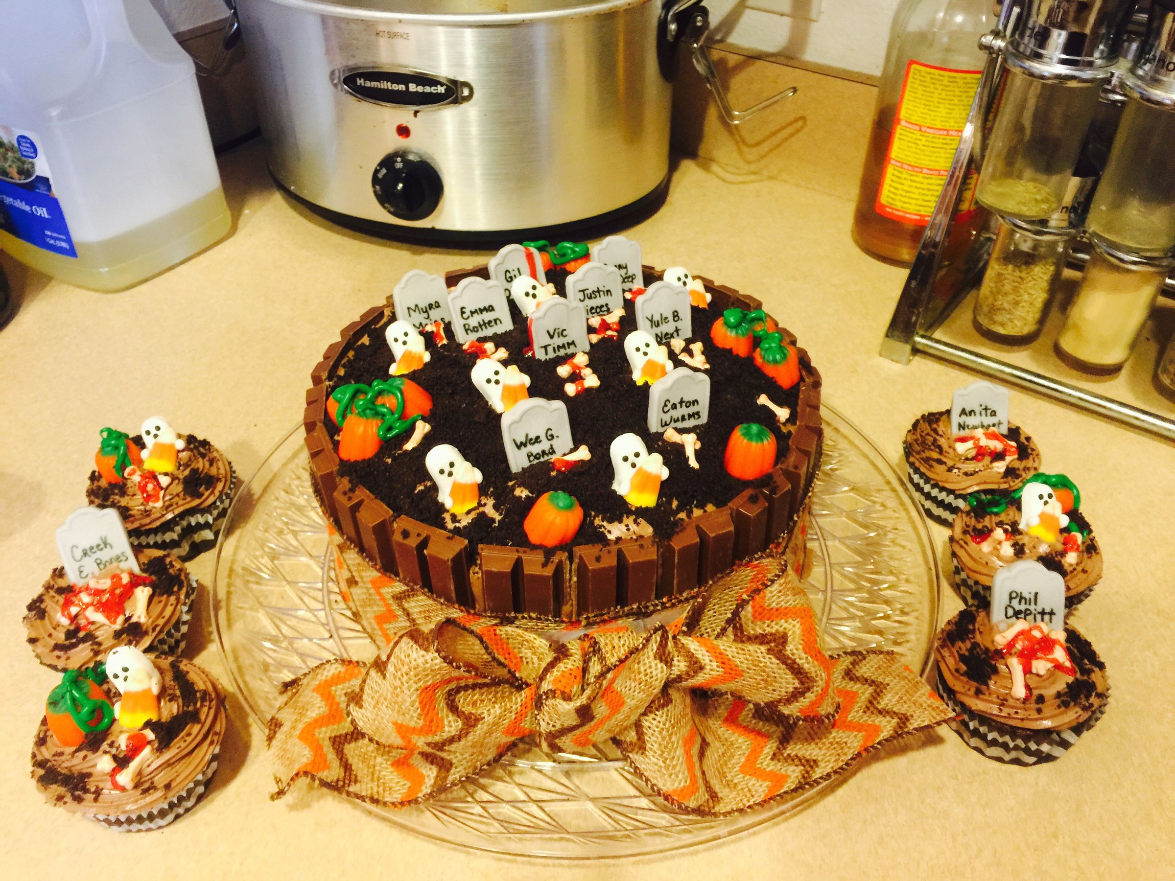 Step-by-step guide for graveyard cake- super rich flavor but easy! DIY Project DIY project
