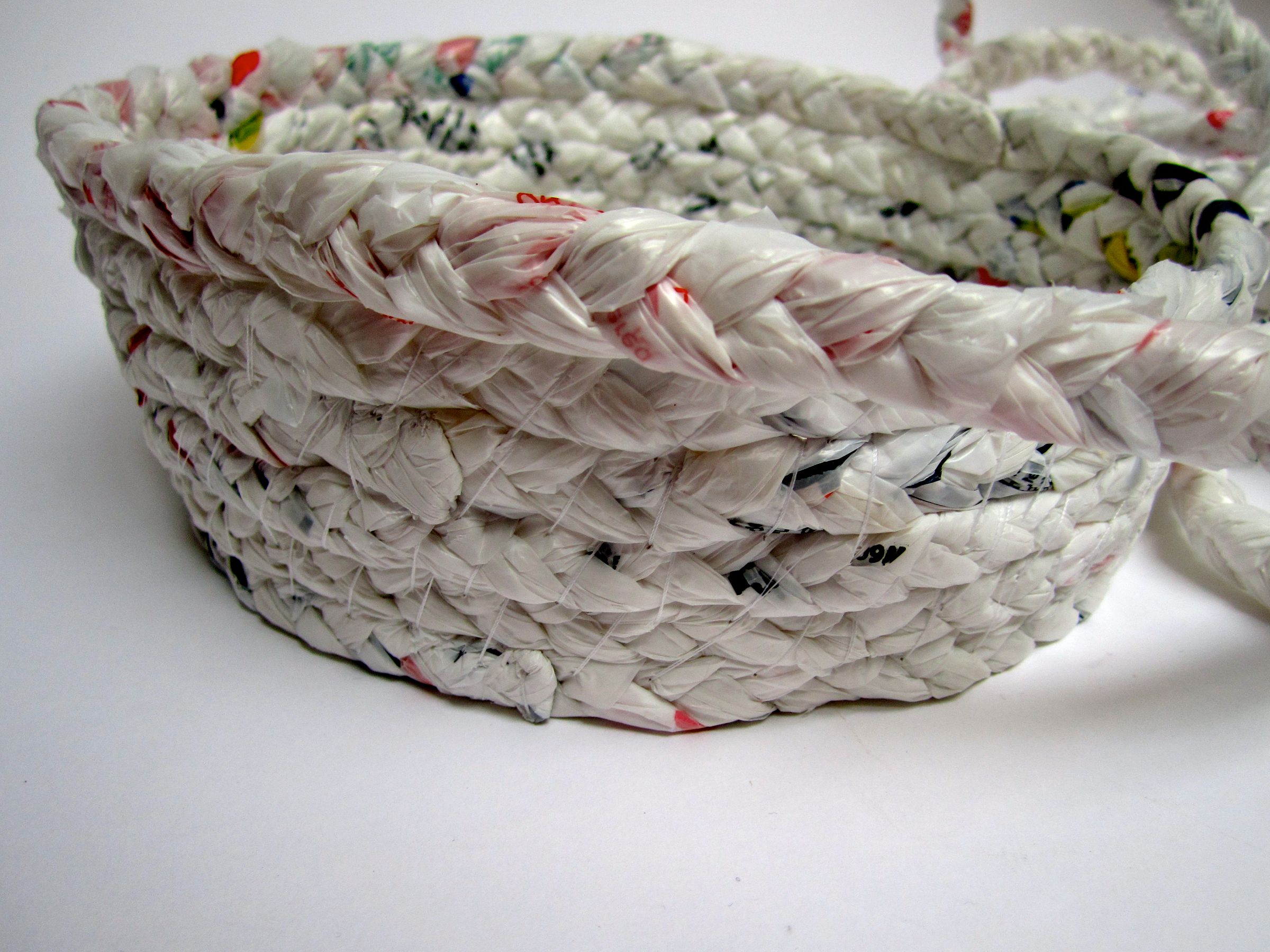 Make a Basket Out of Plastic Bags 11 Steps (with Pictures