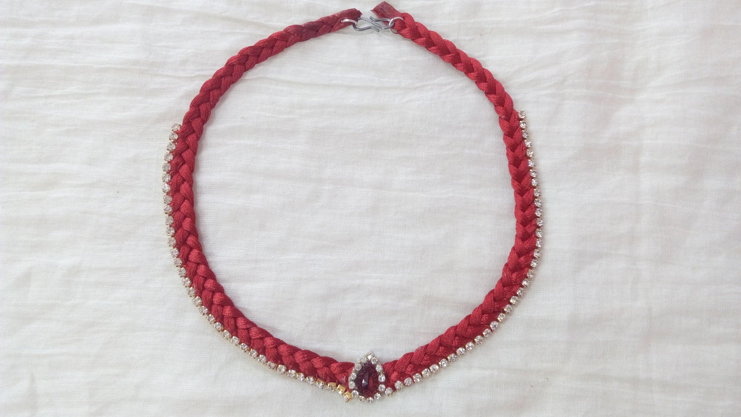 How to Make a Silk Thread Necklace : 5 