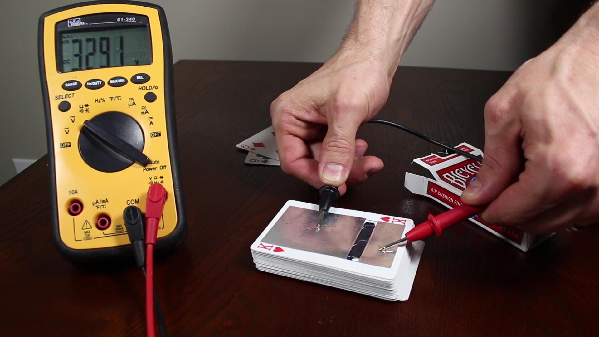 330 Volt "Shocking" Electric Deck of Cards! (Electric Shock Kissing