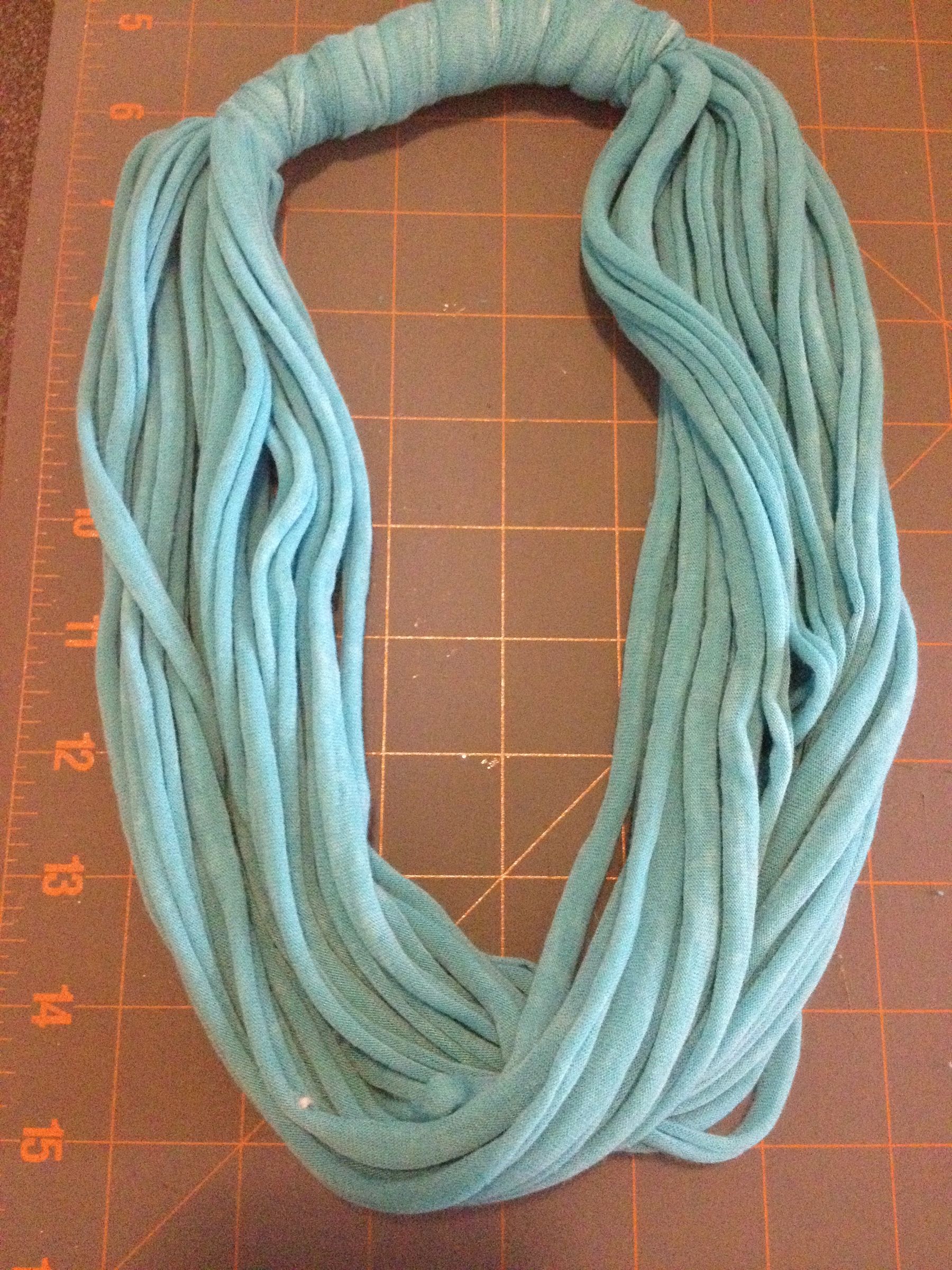T-shirt Necklace : 7 Steps (with 
